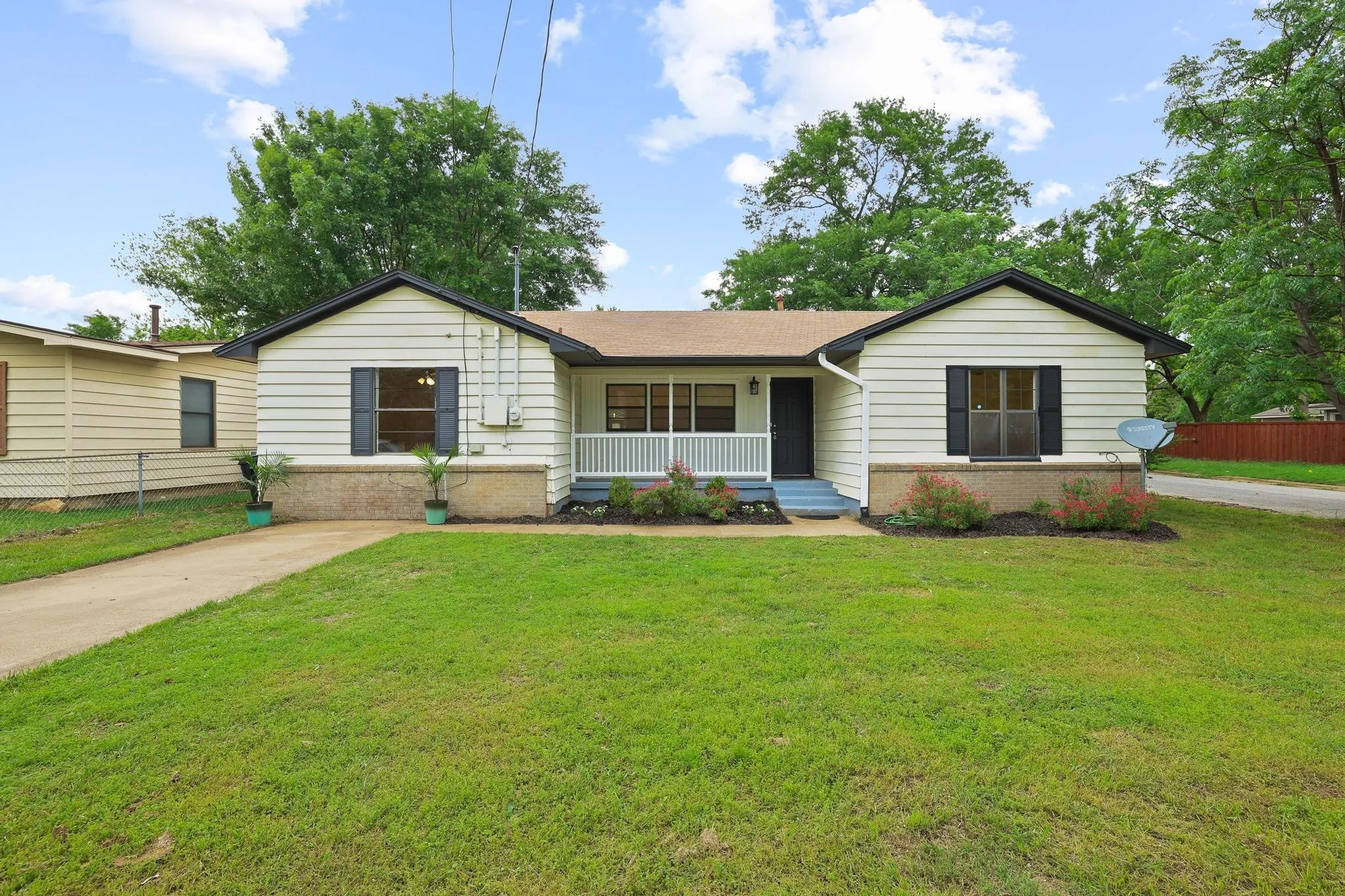 Single Family Residence For Sale in Grayson County , 2401 Sunset Street, Denison, Texas 75020, 4 Bedroom, 2 Bathroom, Garage spaces, 1,545 Sqft, built in 1950, Preowned, mls#21243740, Real Estate Agent in Denison, Homes For Sale in Grayson county, Homes For Sale in Denison, Realtor in Denison Texas, Real Estate Brokerage Independent Realty Texas, Luminita Cordes Realtor