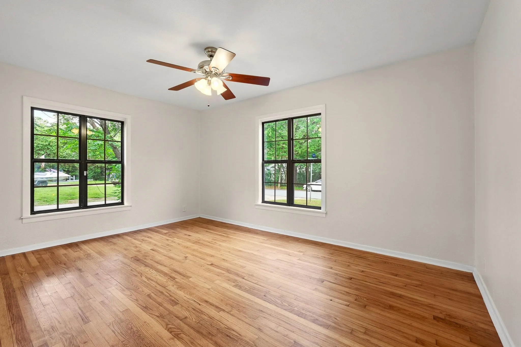 Single Family Residence For Sale in Grayson County , 2401 Sunset Street, Denison, Texas 75020, 4 Bedroom, 2 Bathroom, Garage spaces, 1,545 Sqft, built in 1950, Preowned, mls#21243740, Real Estate Agent in Denison, Homes For Sale in Grayson county, Homes For Sale in Denison, Realtor in Denison Texas, Real Estate Brokerage Independent Realty Texas, Luminita Cordes Realtor