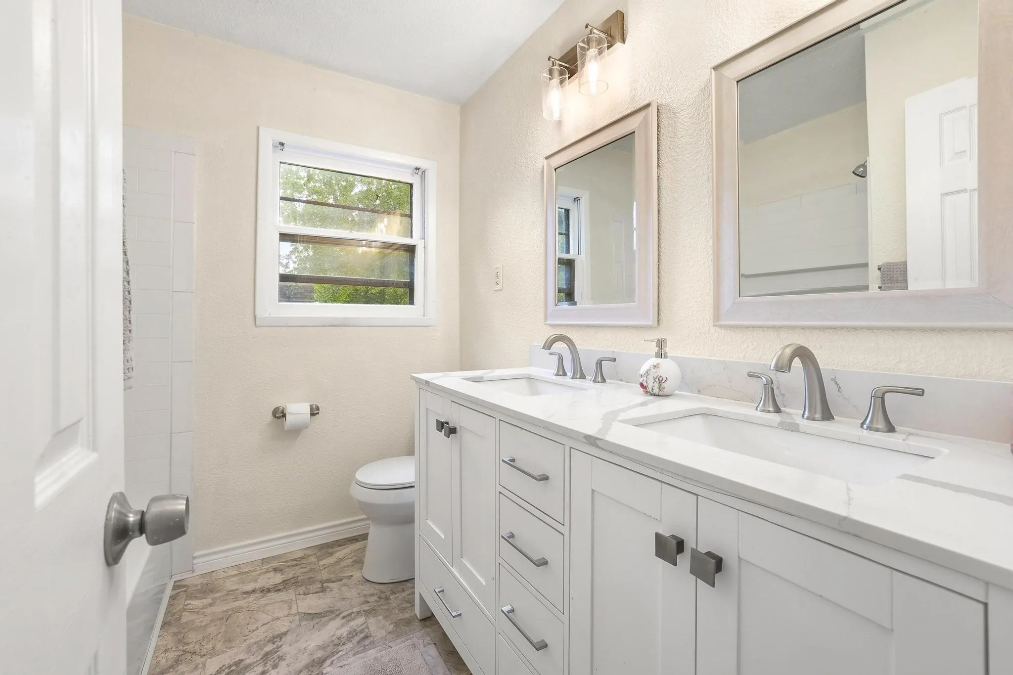 Single Family Residence For Sale in Grayson County , 2401 Sunset Street, Denison, Texas 75020, 4 Bedroom, 2 Bathroom, Garage spaces, 1,545 Sqft, built in 1950, Preowned, mls#21243740, Real Estate Agent in Denison, Homes For Sale in Grayson county, Homes For Sale in Denison, Realtor in Denison Texas, Real Estate Brokerage Independent Realty Texas, Luminita Cordes Realtor