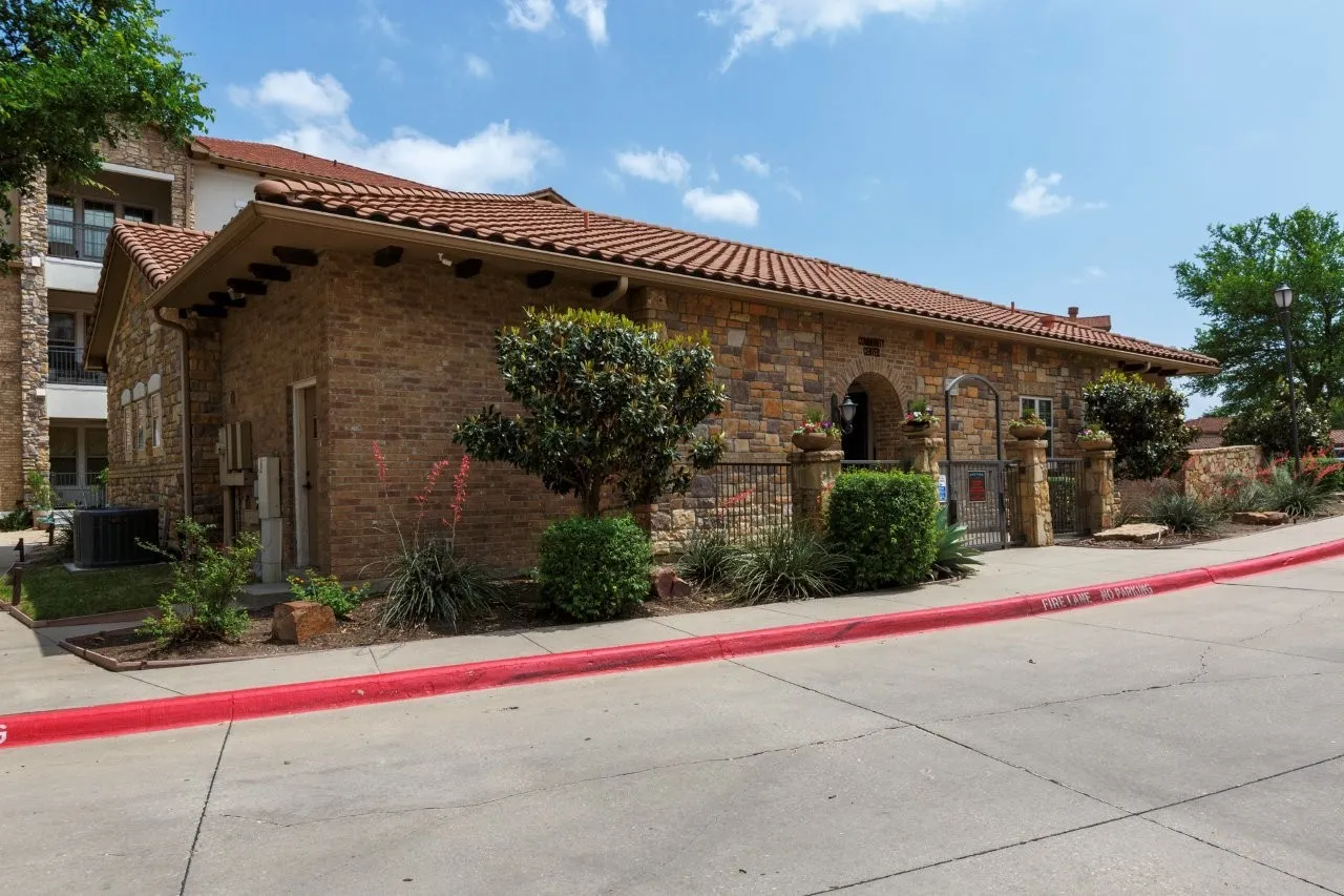 Condominium For Sale in Dallas County , 6631 Via Positano 202, Irving, Texas 75039, 2 Bedrooms, 3 Bathrooms, 2 Garage spaces, 1,977 Sqft, built in 2007, Preowned, Price $444,900, mls#21243838, Real Estate Agent in Irving, Homes For Sale in Dallas county, Homes For Sale in Irving, Realtor in Irving Texas, Real Estate Brokerage Independent Realty Texas, Luminita Cordes Realtor