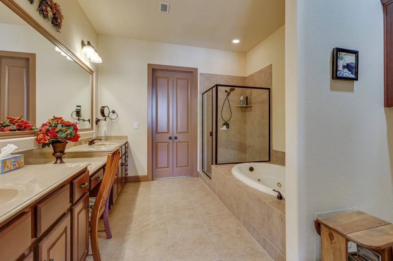 Condominium For Sale in Dallas County , 6631 Via Positano 202, Irving, Texas 75039, 2 Bedrooms, 3 Bathrooms, 2 Garage spaces, 1,977 Sqft, built in 2007, Preowned, Price $444,900, mls#21243838, Real Estate Agent in Irving, Homes For Sale in Dallas county, Homes For Sale in Irving, Realtor in Irving Texas, Real Estate Brokerage Independent Realty Texas, Luminita Cordes Realtor