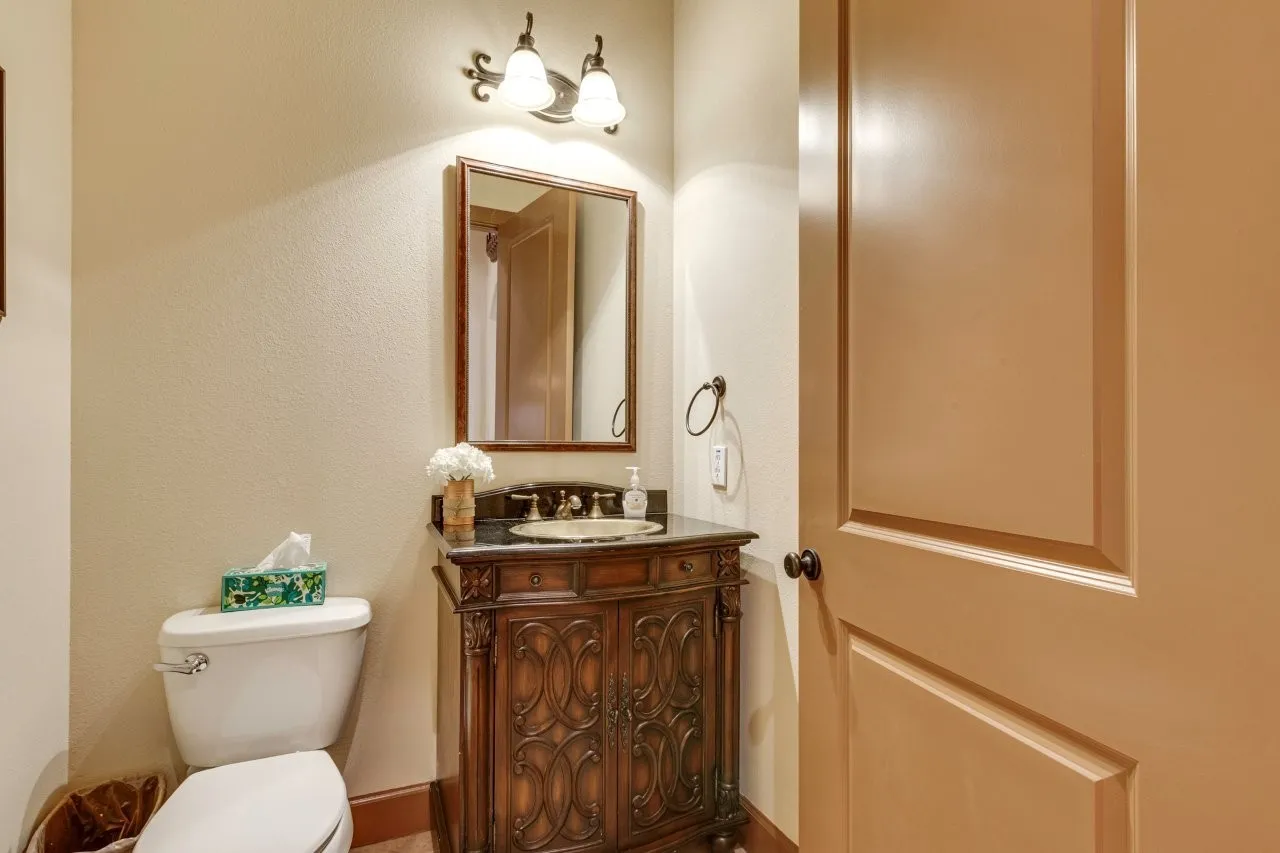 Condominium For Sale in Dallas County , 6631 Via Positano 202, Irving, Texas 75039, 2 Bedrooms, 3 Bathrooms, 2 Garage spaces, 1,977 Sqft, built in 2007, Preowned, Price $444,900, mls#21243838, Real Estate Agent in Irving, Homes For Sale in Dallas county, Homes For Sale in Irving, Realtor in Irving Texas, Real Estate Brokerage Independent Realty Texas, Luminita Cordes Realtor