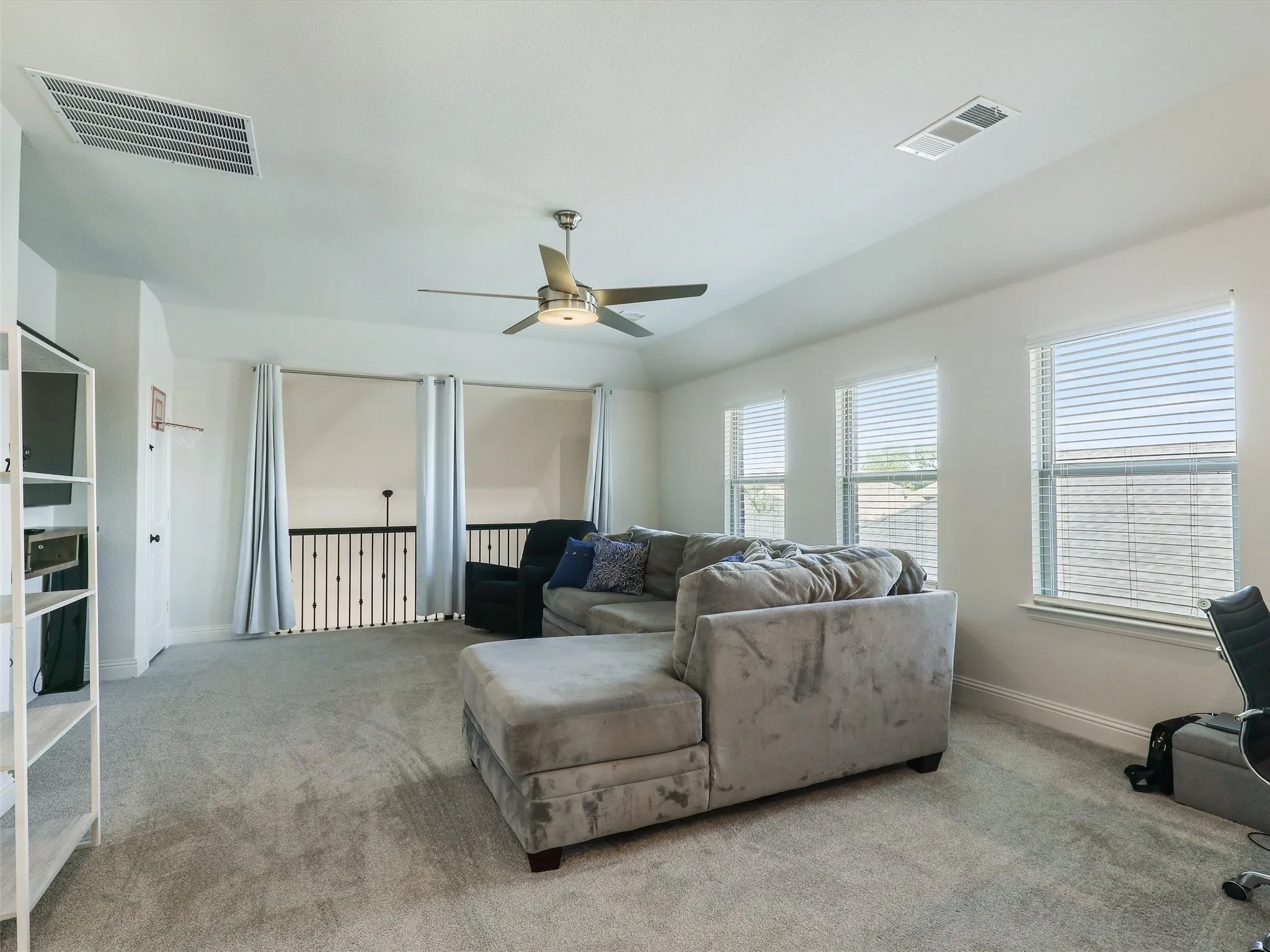 Single Family Residence For Sale in Collin County , 325 Mustang Draw Trail, Mc Kinney, Texas 75071, 4 Bedroom, 3 Bathroom, 2 Garage spaces, 2,768 Sqft, built in 2020, Preowned, mls#21243794, Real Estate Agent in Mc Kinney, Homes For Sale in Collin county, Homes For Sale in Mc Kinney, Realtor in Mc Kinney Texas, Real Estate Brokerage Independent Realty Texas, Luminita Cordes Realtor