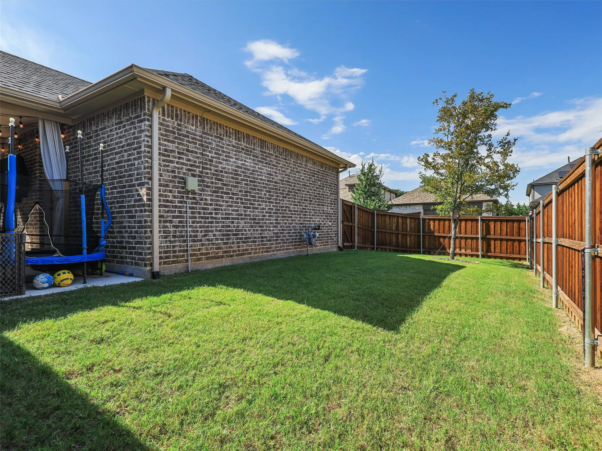 Single Family Residence For Sale in Collin County , 325 Mustang Draw Trail, Mc Kinney, Texas 75071, 4 Bedroom, 3 Bathroom, 2 Garage spaces, 2,768 Sqft, built in 2020, Preowned, mls#21243794, Real Estate Agent in Mc Kinney, Homes For Sale in Collin county, Homes For Sale in Mc Kinney, Realtor in Mc Kinney Texas, Real Estate Brokerage Independent Realty Texas, Luminita Cordes Realtor