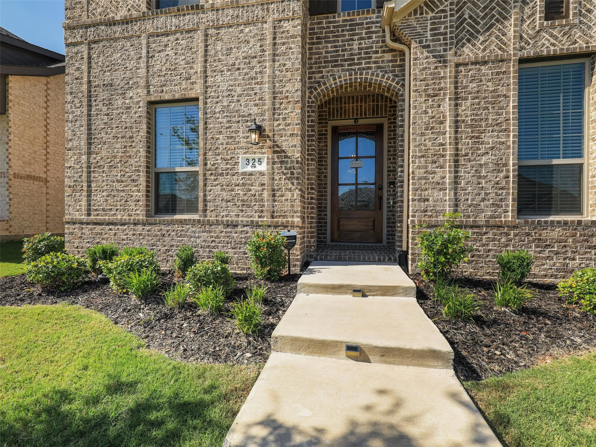 Single Family Residence For Sale in Collin County , 325 Mustang Draw Trail, Mc Kinney, Texas 75071, 4 Bedroom, 3 Bathroom, 2 Garage spaces, 2,768 Sqft, built in 2020, Preowned, mls#21243794, Real Estate Agent in Mc Kinney, Homes For Sale in Collin county, Homes For Sale in Mc Kinney, Realtor in Mc Kinney Texas, Real Estate Brokerage Independent Realty Texas, Luminita Cordes Realtor