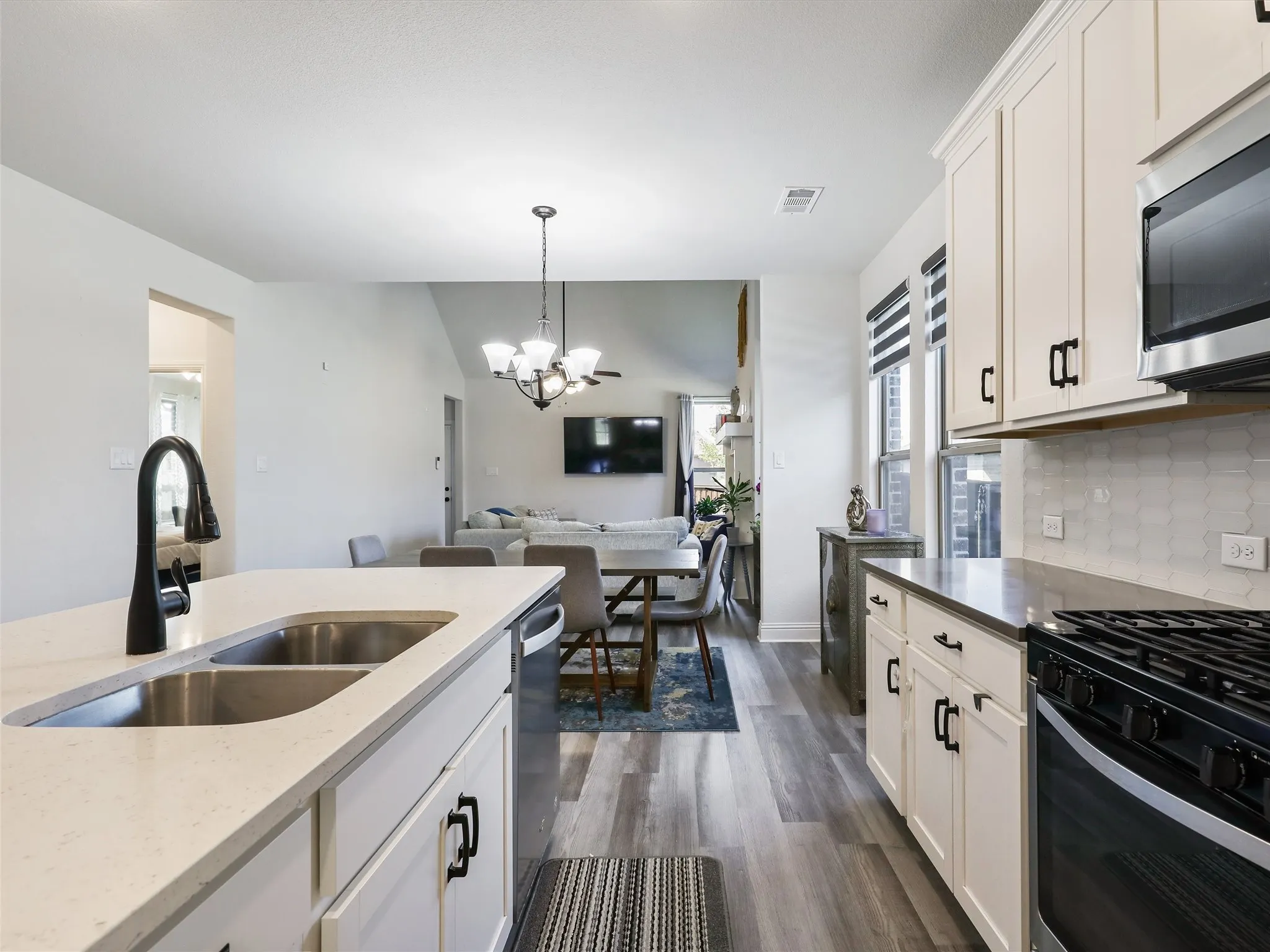 Single Family Residence For Sale in Collin County , 325 Mustang Draw Trail, Mc Kinney, Texas 75071, 4 Bedroom, 3 Bathroom, 2 Garage spaces, 2,768 Sqft, built in 2020, Preowned, mls#21243794, Real Estate Agent in Mc Kinney, Homes For Sale in Collin county, Homes For Sale in Mc Kinney, Realtor in Mc Kinney Texas, Real Estate Brokerage Independent Realty Texas, Luminita Cordes Realtor