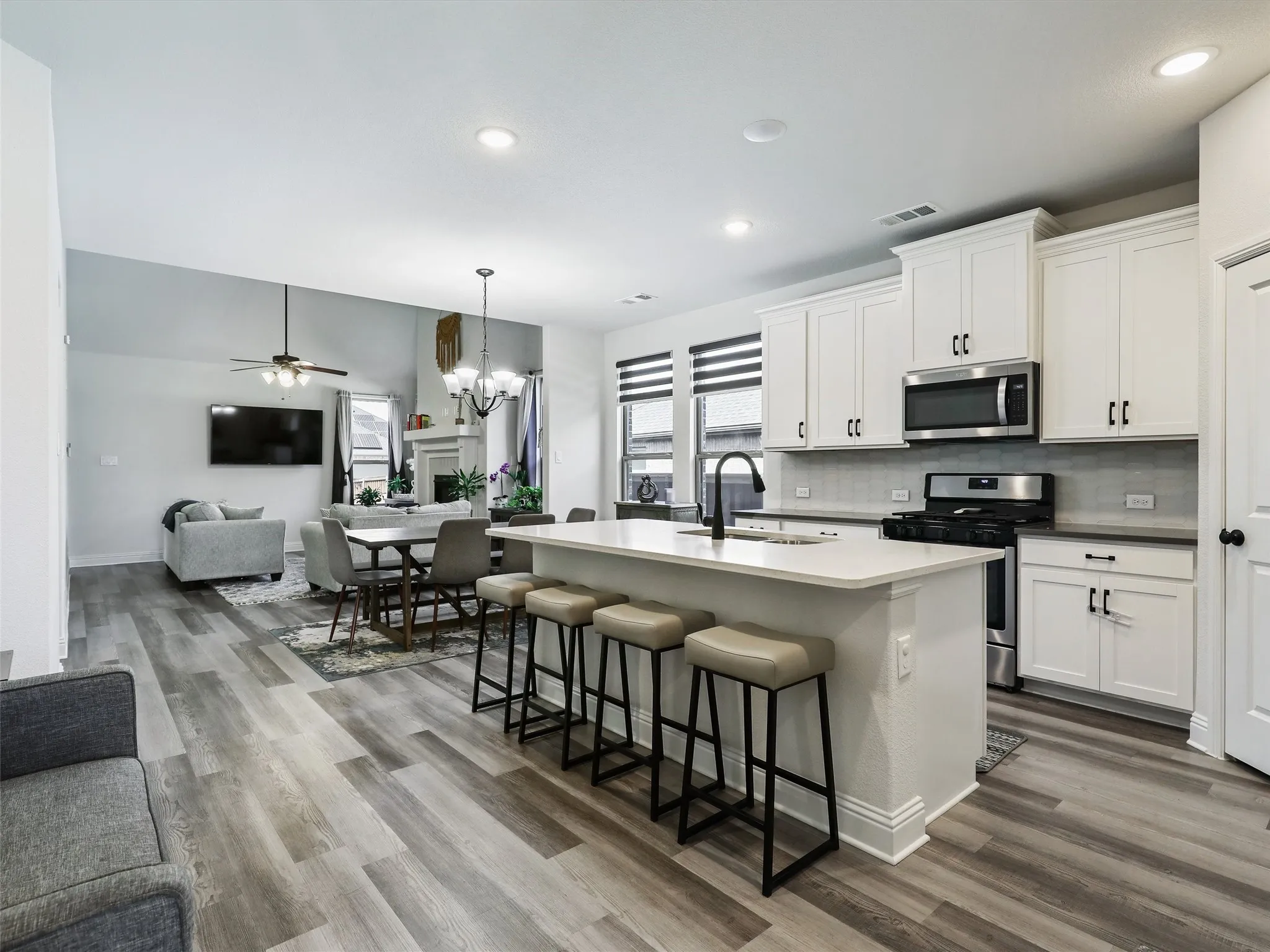 Single Family Residence For Sale in Collin County , 325 Mustang Draw Trail, Mc Kinney, Texas 75071, 4 Bedroom, 3 Bathroom, 2 Garage spaces, 2,768 Sqft, built in 2020, Preowned, mls#21243794, Real Estate Agent in Mc Kinney, Homes For Sale in Collin county, Homes For Sale in Mc Kinney, Realtor in Mc Kinney Texas, Real Estate Brokerage Independent Realty Texas, Luminita Cordes Realtor