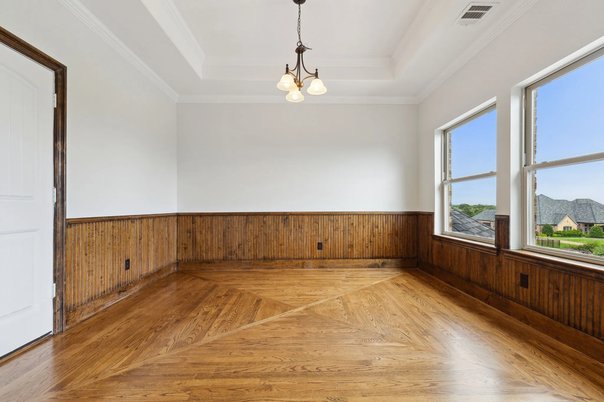 Single Family Residence For Rent in Denton County , 5501 Lake Geneva Court, Flower Mound, Texas 75022, 4 Bedrooms, 6 Bathrooms, 3 Garage spaces, 5,491 Sqft, built in 2010, Preowned, Price $8,500, mls#21244260, Real Estate Agent in Flower Mound, Homes For Rent in Denton county, Homes For Rent in Flower Mound, Realtor in Flower Mound Texas, Real Estate Brokerage Independent Realty Texas, Luminita Cordes Realtor