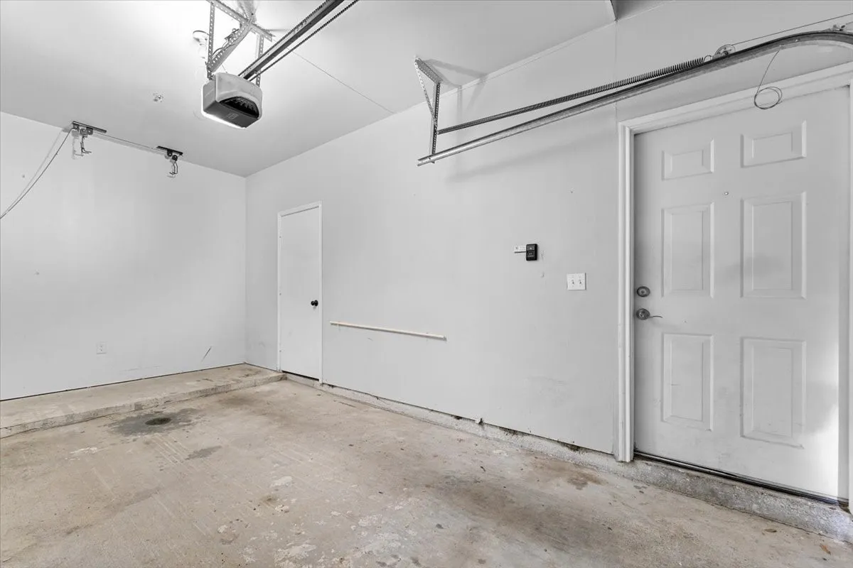 Single Family Residence For Rent in Collin County , 2601 Preston Road, Plano, Texas 75093, 2 Bedrooms, 2 Bathrooms, 1 Garage spaces, 1,246 Sqft, built in 1995, Preowned, Price $1,850, mls#21243575, Real Estate Agent in Plano, Homes For Rent in Collin county, Homes For Rent in Plano, Realtor in Plano Texas, Real Estate Brokerage Independent Realty Texas, Luminita Cordes Realtor