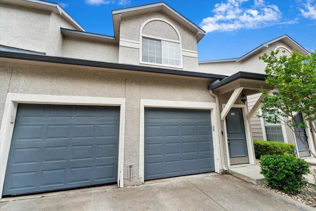 Single Family Residence For Rent in Collin County , 2601 Preston Road, Plano, Texas 75093, 2 Bedrooms, 2 Bathrooms, 1 Garage spaces, 1,246 Sqft, built in 1995, Preowned, Price $1,850, mls#21243575, Real Estate Agent in Plano, Homes For Rent in Collin county, Homes For Rent in Plano, Realtor in Plano Texas, Real Estate Brokerage Independent Realty Texas, Luminita Cordes Realtor