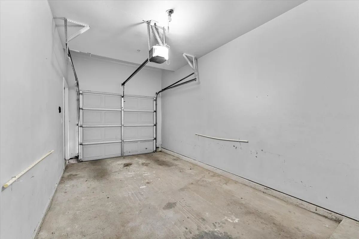 Single Family Residence For Rent in Collin County , 2601 Preston Road, Plano, Texas 75093, 2 Bedrooms, 2 Bathrooms, 1 Garage spaces, 1,246 Sqft, built in 1995, Preowned, Price $1,850, mls#21243575, Real Estate Agent in Plano, Homes For Rent in Collin county, Homes For Rent in Plano, Realtor in Plano Texas, Real Estate Brokerage Independent Realty Texas, Luminita Cordes Realtor