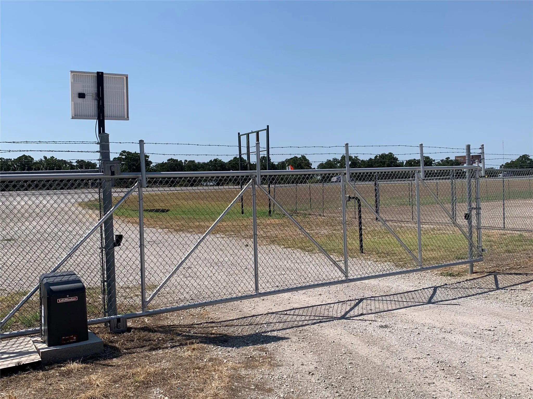 Electronic Gate opening up to yard entrance
