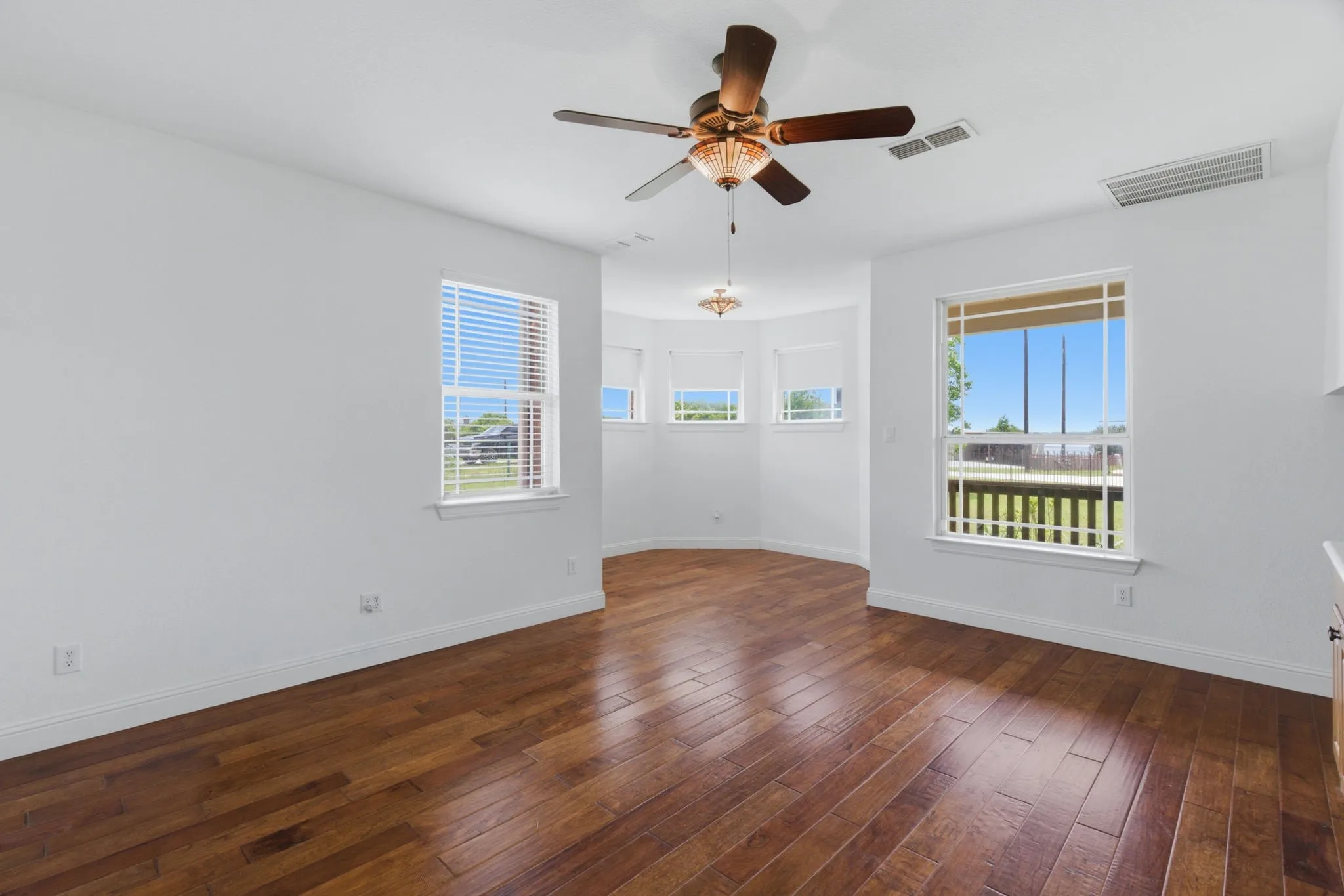 Single Family Residence For Sale in Parker County , 250 Newfield Lane, Springtown, Texas 76082, 4 Bedroom, 4 Bathroom, 3 Garage spaces, 3,608 Sqft, built in 2007, mls#21235536, Real Estate Agent in Springtown, Homes For Sale in Parker county, Homes For Sale in Springtown, Realtor in Springtown Texas, Real Estate Brokerage Independent Realty Texas, Luminita Cordes Realtor