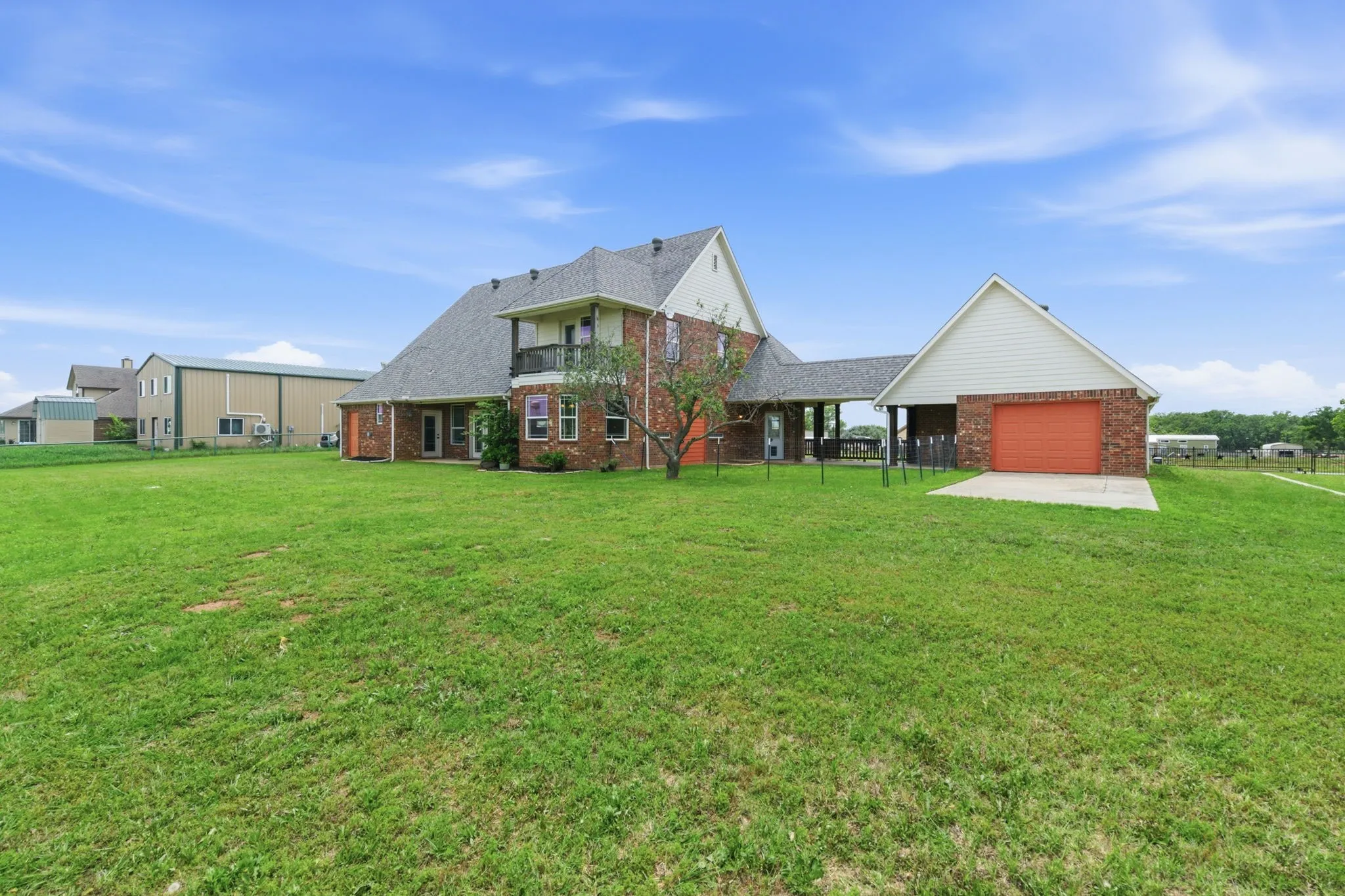 Single Family Residence For Sale in Parker County , 250 Newfield Lane, Springtown, Texas 76082, 4 Bedroom, 4 Bathroom, 3 Garage spaces, 3,608 Sqft, built in 2007, mls#21235536, Real Estate Agent in Springtown, Homes For Sale in Parker county, Homes For Sale in Springtown, Realtor in Springtown Texas, Real Estate Brokerage Independent Realty Texas, Luminita Cordes Realtor