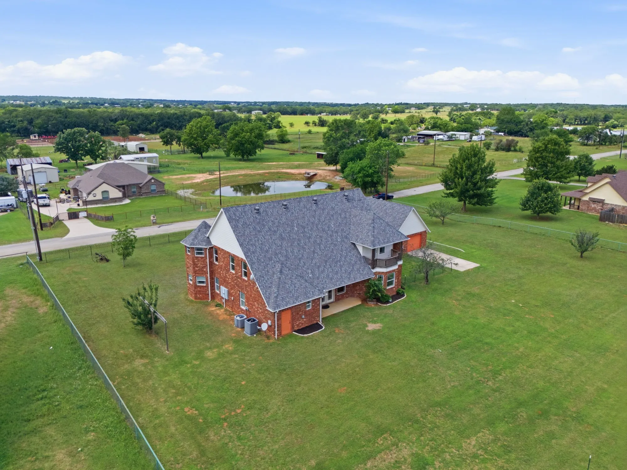Single Family Residence For Sale in Parker County , 250 Newfield Lane, Springtown, Texas 76082, 4 Bedroom, 4 Bathroom, 3 Garage spaces, 3,608 Sqft, built in 2007, mls#21235536, Real Estate Agent in Springtown, Homes For Sale in Parker county, Homes For Sale in Springtown, Realtor in Springtown Texas, Real Estate Brokerage Independent Realty Texas, Luminita Cordes Realtor