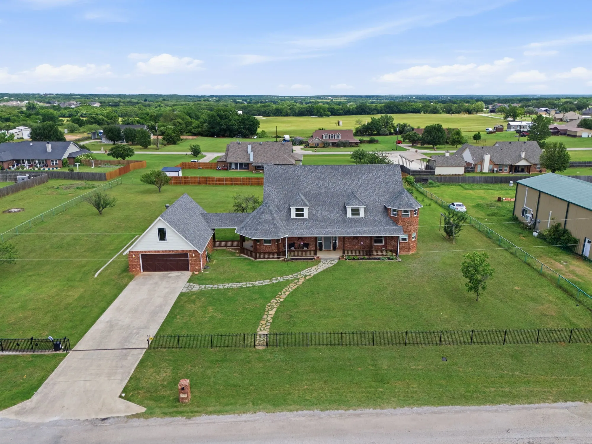 Set on a full acre in Springtown, this 3,608 SF home pairs generous indoor space with an oversized driveway and 3-car garage.