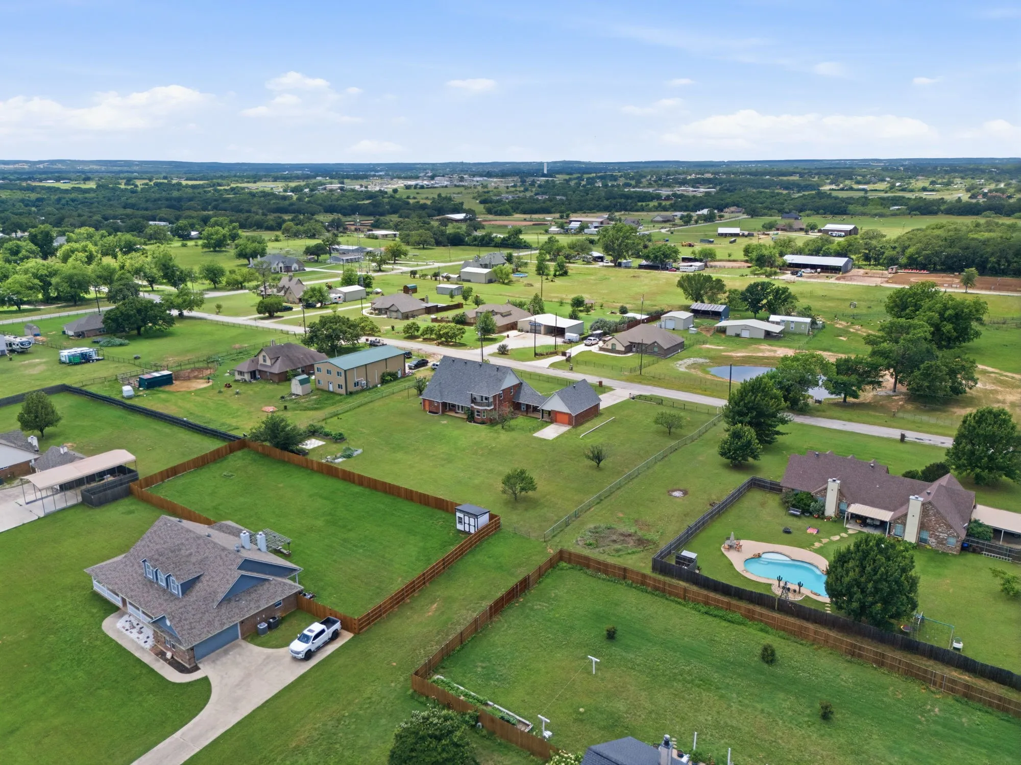 Single Family Residence For Sale in Parker County , 250 Newfield Lane, Springtown, Texas 76082, 4 Bedroom, 4 Bathroom, 3 Garage spaces, 3,608 Sqft, built in 2007, mls#21235536, Real Estate Agent in Springtown, Homes For Sale in Parker county, Homes For Sale in Springtown, Realtor in Springtown Texas, Real Estate Brokerage Independent Realty Texas, Luminita Cordes Realtor