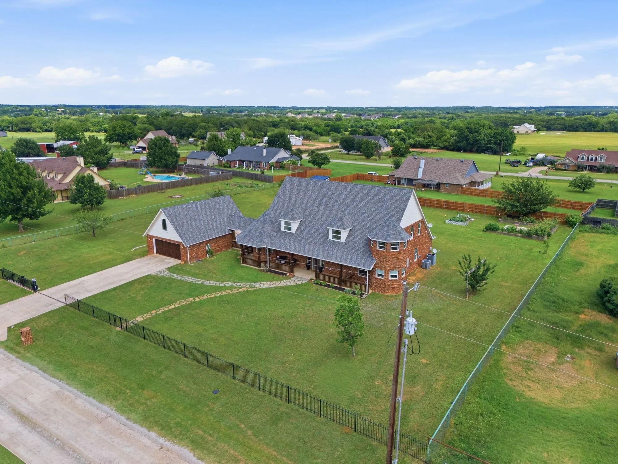 Single Family Residence For Sale in Parker County , 250 Newfield Lane, Springtown, Texas 76082, 4 Bedroom, 4 Bathroom, 3 Garage spaces, 3,608 Sqft, built in 2007, mls#21235536, Real Estate Agent in Springtown, Homes For Sale in Parker county, Homes For Sale in Springtown, Realtor in Springtown Texas, Real Estate Brokerage Independent Realty Texas, Luminita Cordes Realtor