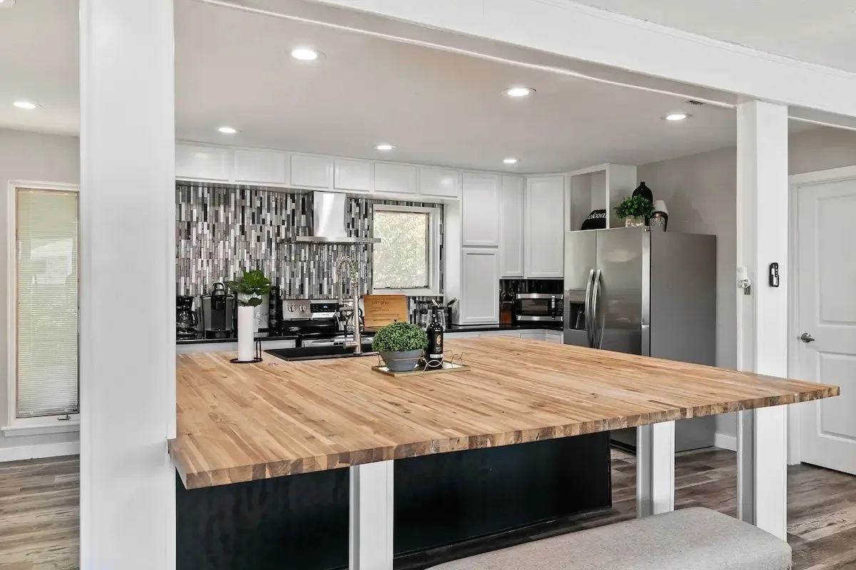 Single Family Residence For Sale in Dallas County , 2030 Klondike Street, Grand Prairie, Texas 75050, 4 Bedroom, 3 Bathroom, 2 Garage spaces, 3,415 Sqft, built in 1984, Price $599,995, mls#21244313, Real Estate Agent in Grand Prairie, Homes For Sale in Dallas county, Homes For Sale in Grand Prairie, Realtor in Grand Prairie Texas, Real Estate Brokerage Independent Realty Texas, Luminita Cordes Realtor