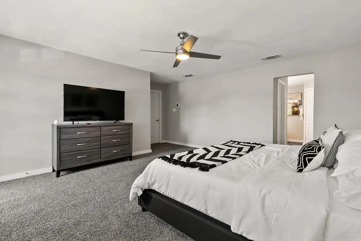 Single Family Residence For Sale in Dallas County , 2030 Klondike Street, Grand Prairie, Texas 75050, 4 Bedroom, 3 Bathroom, 2 Garage spaces, 3,415 Sqft, built in 1984, Price $599,995, mls#21244313, Real Estate Agent in Grand Prairie, Homes For Sale in Dallas county, Homes For Sale in Grand Prairie, Realtor in Grand Prairie Texas, Real Estate Brokerage Independent Realty Texas, Luminita Cordes Realtor