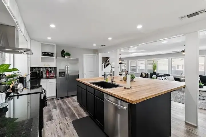 Single Family Residence For Sale in Dallas County , 2030 Klondike Street, Grand Prairie, Texas 75050, 4 Bedroom, 3 Bathroom, 2 Garage spaces, 3,415 Sqft, built in 1984, Price $599,995, mls#21244313, Real Estate Agent in Grand Prairie, Homes For Sale in Dallas county, Homes For Sale in Grand Prairie, Realtor in Grand Prairie Texas, Real Estate Brokerage Independent Realty Texas, Luminita Cordes Realtor