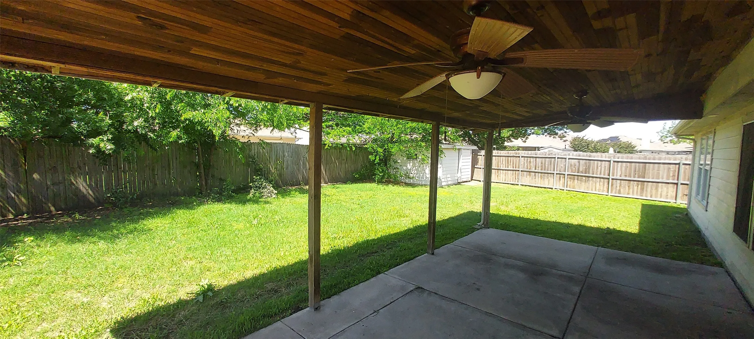 Single Family Residence For Sale in Kaufman County , 1011 Bainbridge Lane, Forney, Texas 75126, 3 Bedroom, 2 Bathroom, 2 Garage spaces, 1,857 Sqft, built in 2002, Preowned, mls#21243746, Real Estate Agent in Forney, Homes For Sale in Kaufman county, Homes For Sale in Forney, Realtor in Forney Texas, Real Estate Brokerage Independent Realty Texas, Luminita Cordes Realtor