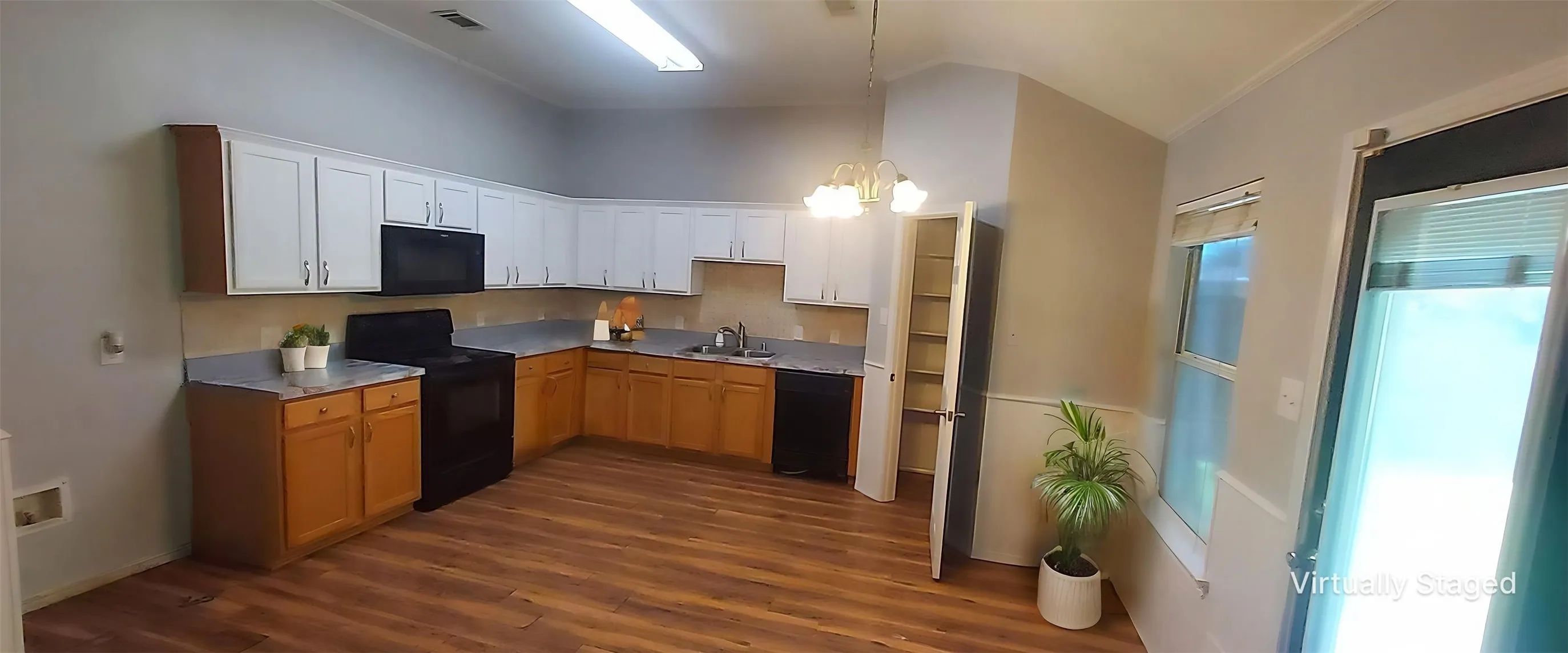 Single Family Residence For Sale in Kaufman County , 1011 Bainbridge Lane, Forney, Texas 75126, 3 Bedroom, 2 Bathroom, 2 Garage spaces, 1,857 Sqft, built in 2002, Preowned, mls#21243746, Real Estate Agent in Forney, Homes For Sale in Kaufman county, Homes For Sale in Forney, Realtor in Forney Texas, Real Estate Brokerage Independent Realty Texas, Luminita Cordes Realtor
