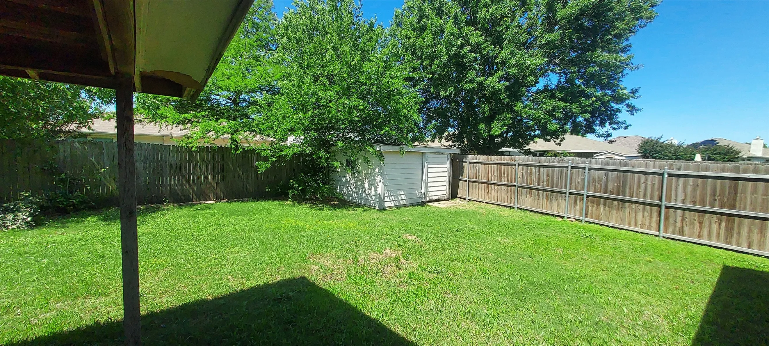 Single Family Residence For Sale in Kaufman County , 1011 Bainbridge Lane, Forney, Texas 75126, 3 Bedroom, 2 Bathroom, 2 Garage spaces, 1,857 Sqft, built in 2002, Preowned, mls#21243746, Real Estate Agent in Forney, Homes For Sale in Kaufman county, Homes For Sale in Forney, Realtor in Forney Texas, Real Estate Brokerage Independent Realty Texas, Luminita Cordes Realtor