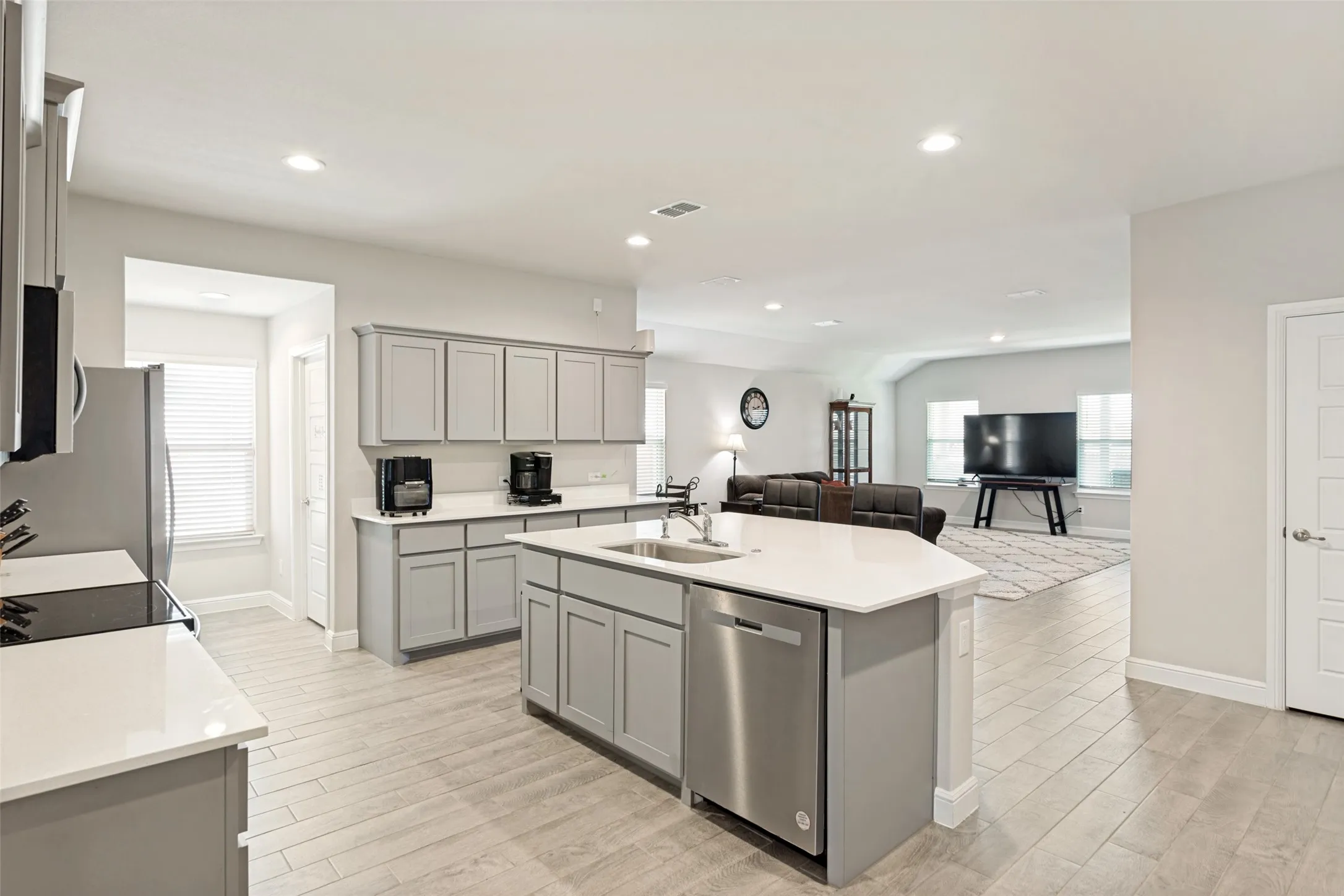 Single Family Residence For Sale in Johnson County , 737 Trinity Park Trail, Alvarado, Texas 76009, 4 Bedroom, 2 Bathroom, 2 Garage spaces, 2,079 Sqft, built in 2023, Preowned, mls#21244334, Real Estate Agent in Alvarado, Homes For Sale in Johnson county, Homes For Sale in Alvarado, Realtor in Alvarado Texas, Real Estate Brokerage Independent Realty Texas, Luminita Cordes Realtor