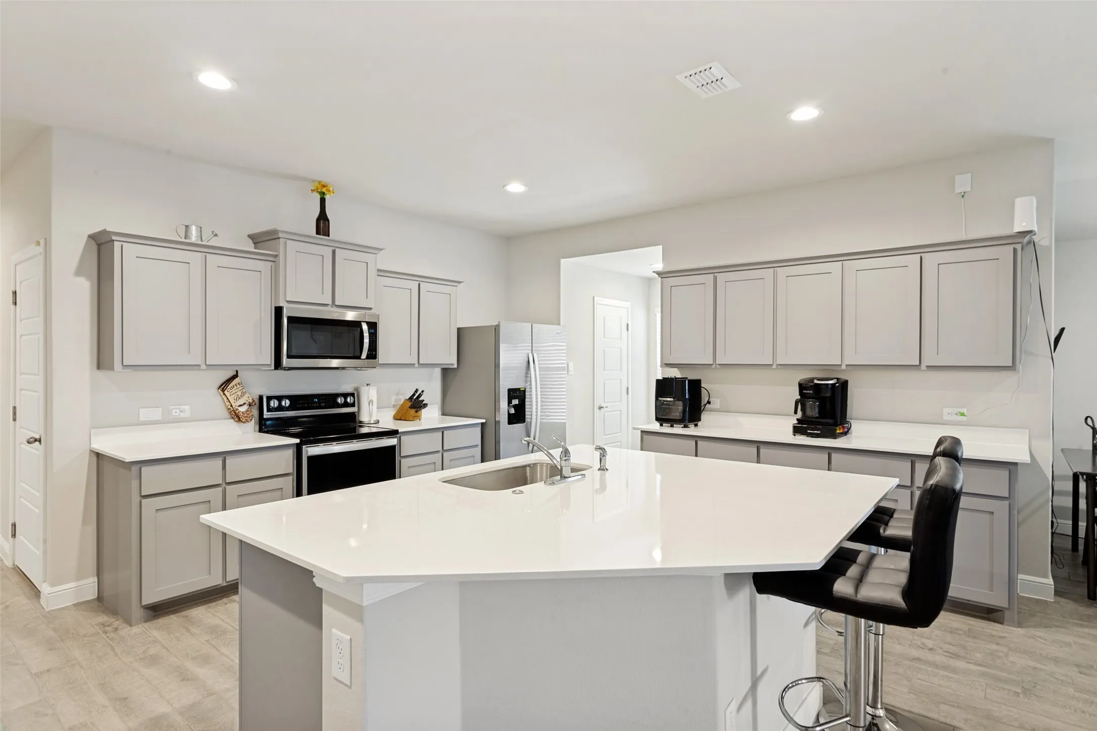 Single Family Residence For Sale in Johnson County , 737 Trinity Park Trail, Alvarado, Texas 76009, 4 Bedroom, 2 Bathroom, 2 Garage spaces, 2,079 Sqft, built in 2023, Preowned, mls#21244334, Real Estate Agent in Alvarado, Homes For Sale in Johnson county, Homes For Sale in Alvarado, Realtor in Alvarado Texas, Real Estate Brokerage Independent Realty Texas, Luminita Cordes Realtor