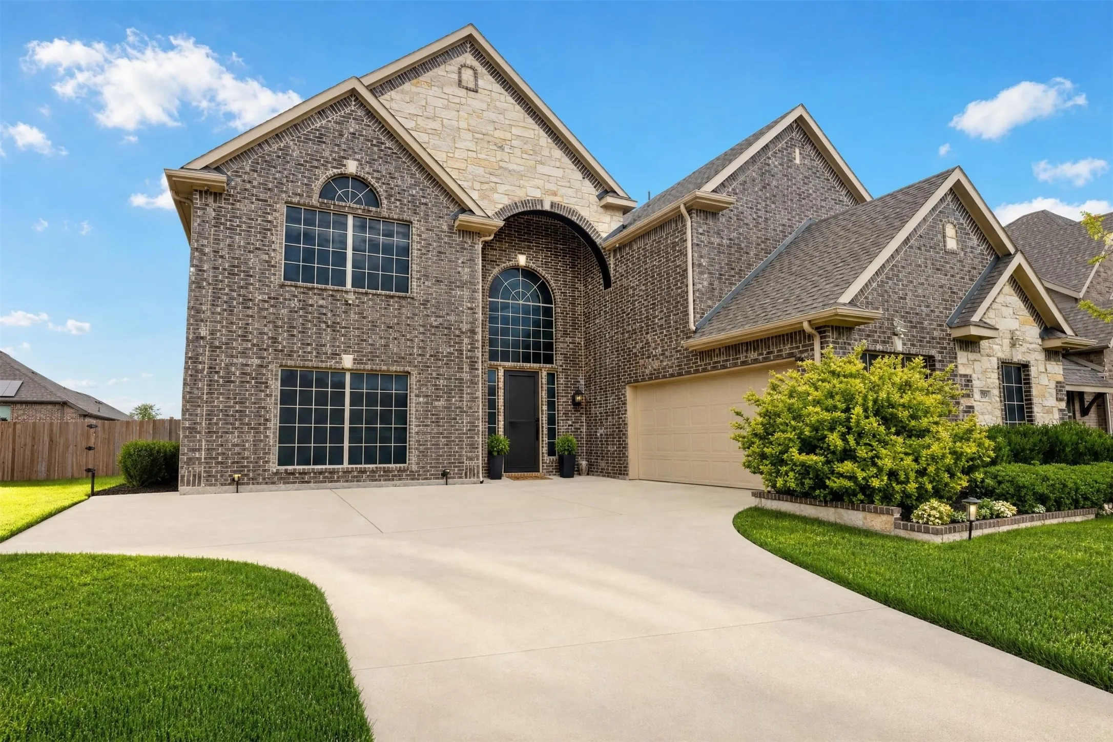 Single Family Residence For Sale in Ellis County , 129 Quail Run Road, Red Oak, Texas 75154, 5 Bedroom, 4 Bathroom, 2 Garage spaces, 4,381 Sqft, built in 2017, Price $495,000, mls#21242838, Real Estate Agent in Red Oak, Homes For Sale in Ellis county, Homes For Sale in Red Oak, Realtor in Red Oak Texas, Real Estate Brokerage Independent Realty Texas, Luminita Cordes Realtor