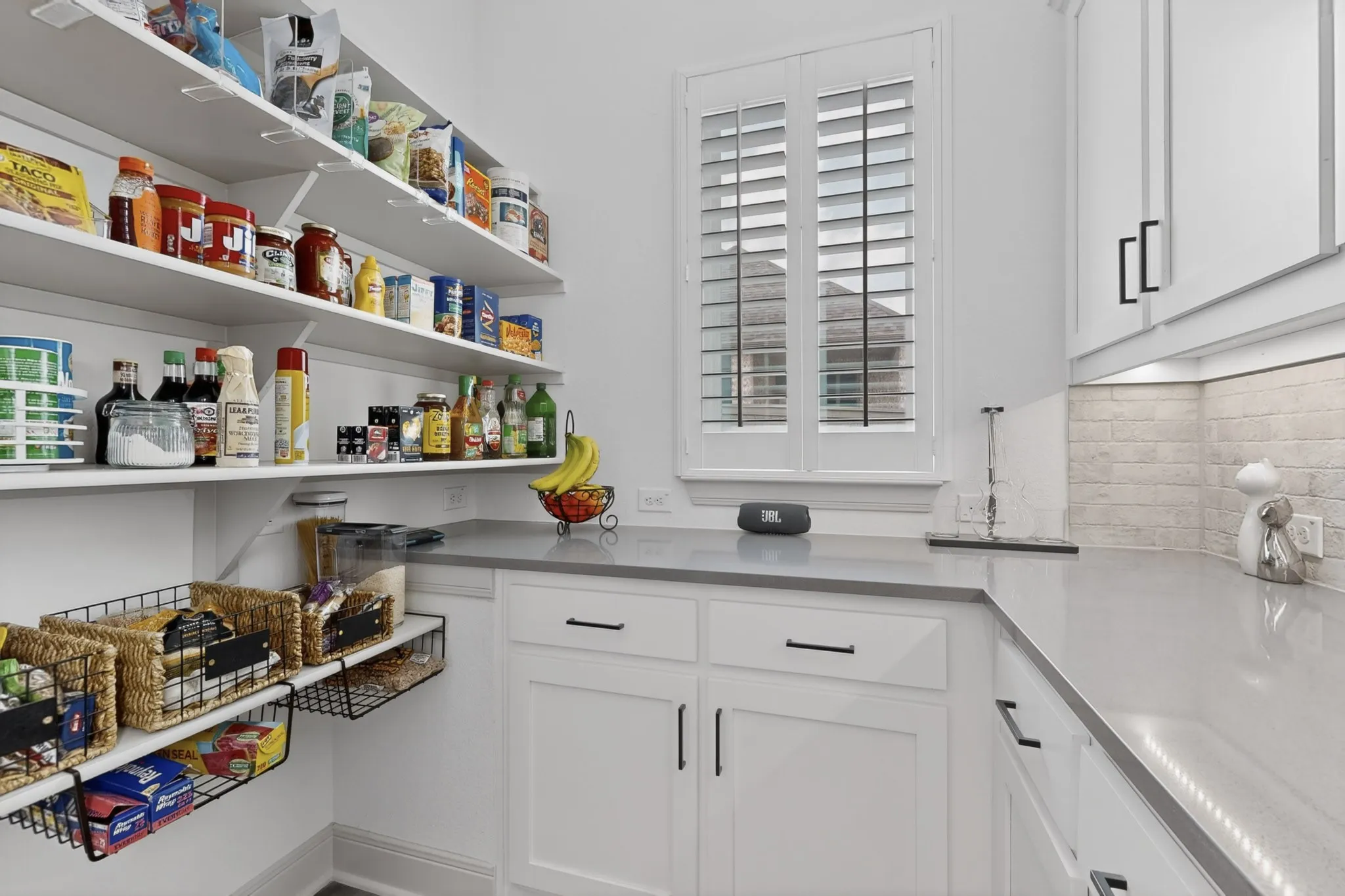 Single Family Residence For Sale in Denton County , 200 W Shetland Lane, Northlake, Texas 76247, 5 Bedroom, 4 Bathroom, 4 Garage spaces, 3,879 Sqft, built in 2023, Preowned, mls#21244118, Real Estate Agent in Northlake, Homes For Sale in Denton county, Homes For Sale in Northlake, Realtor in Northlake Texas, Real Estate Brokerage Independent Realty Texas, Luminita Cordes Realtor