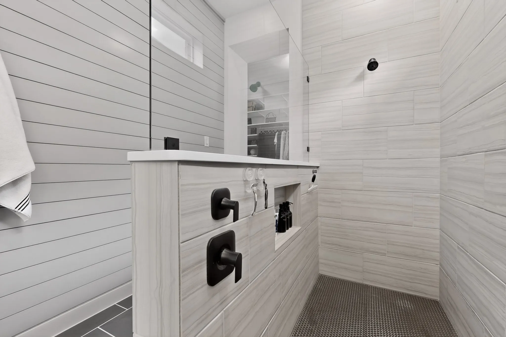 Dual shower heads