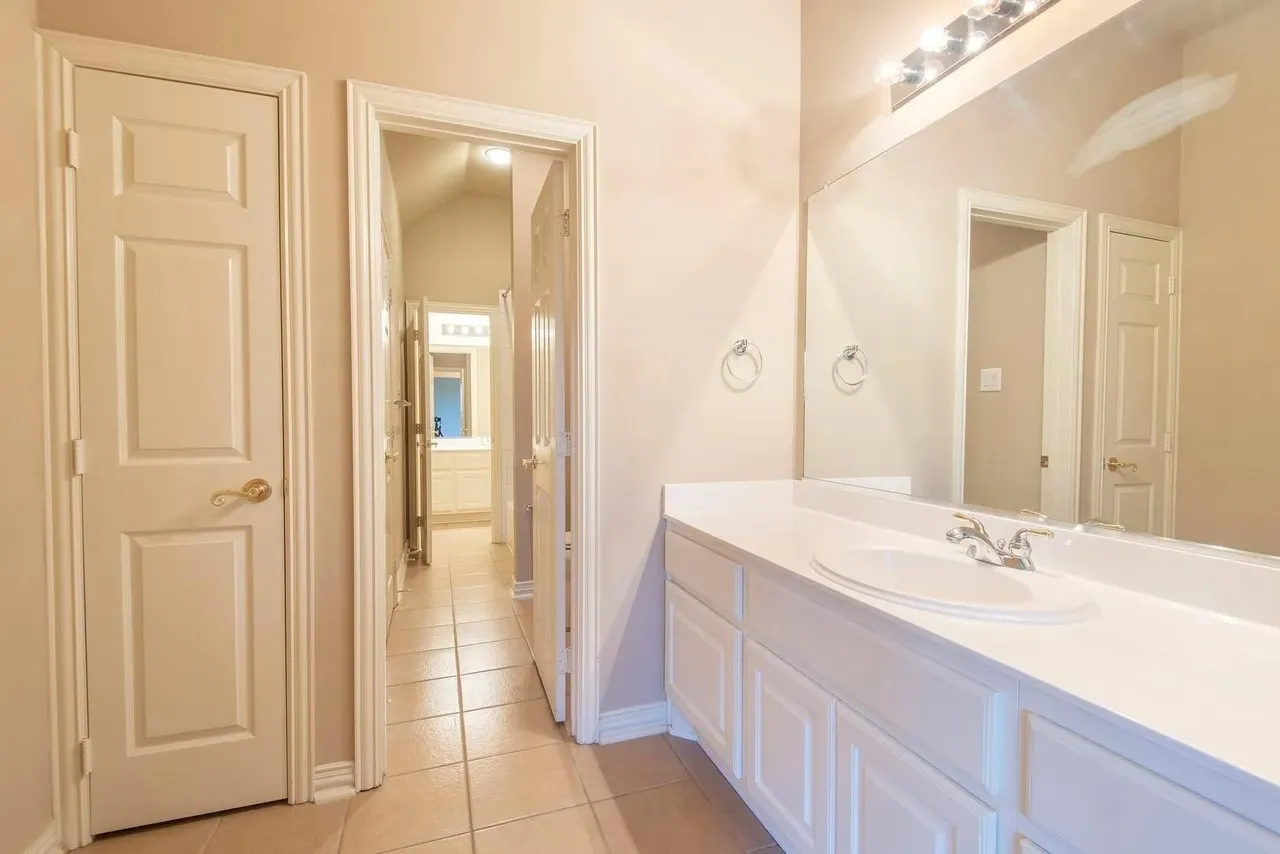 White vanity with integrated sink and chrome faucet