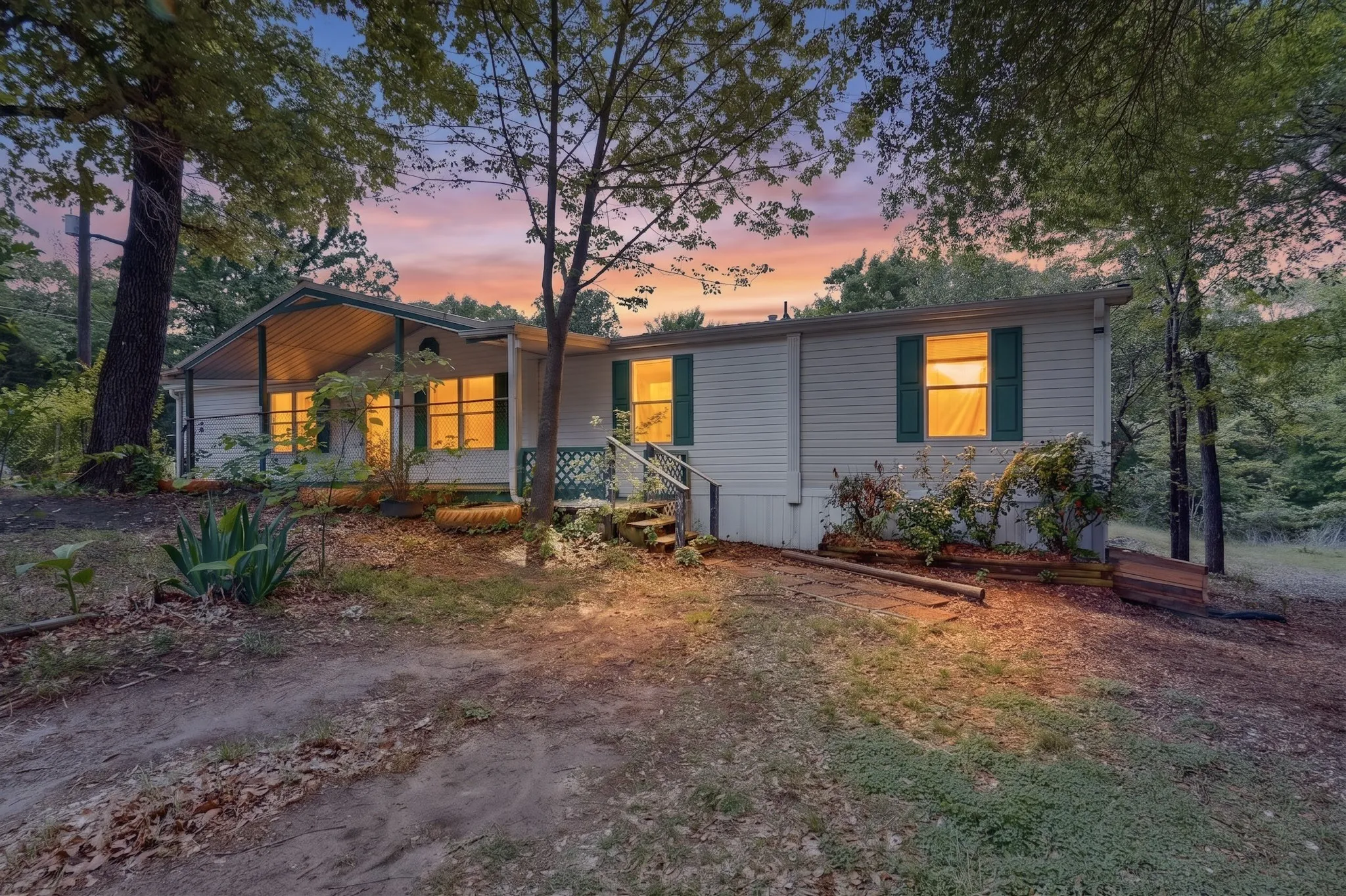Manufactured Home For Sale in Henderson County , 101 Garner Drive, Mabank, Texas 75156, 5 Bedrooms, 3 Bathrooms, Garage spaces, 1,792 Sqft, built in 2001, Price $190,000, mls#21242309, Real Estate Agent in Mabank, Homes For Sale in Henderson county, Homes For Sale in Mabank, Realtor in Mabank Texas, Real Estate Brokerage Independent Realty Texas, Luminita Cordes Realtor