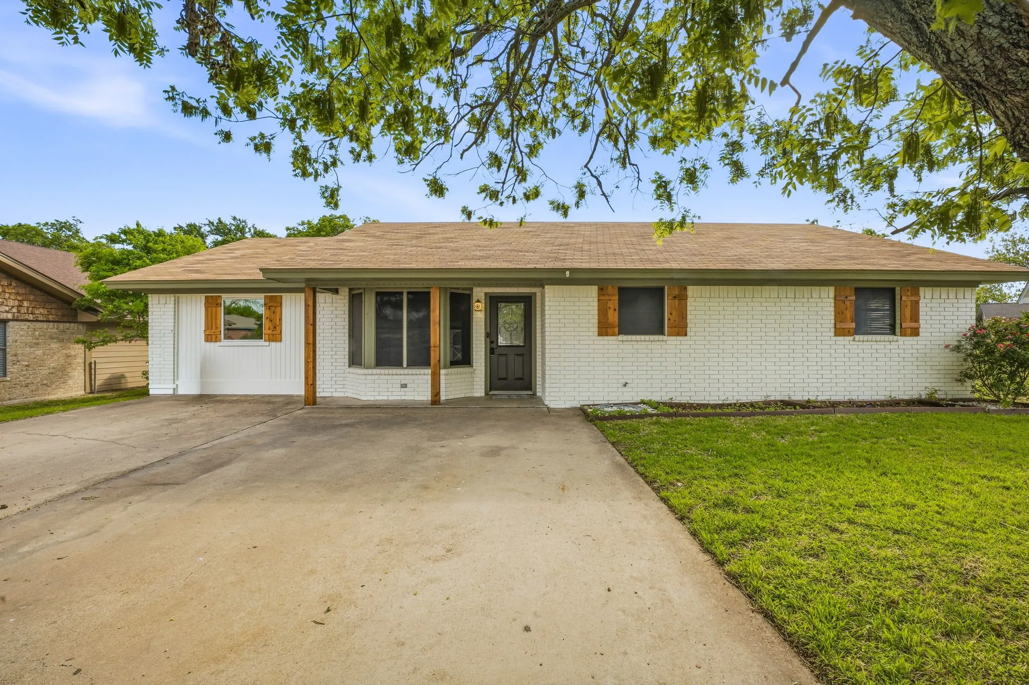Single Family Residence For Sale in Erath County , 115 Doublehorn Street, Stephenville, Texas 76401, 3 Bedroom, 1 Bathroom, Garage spaces, 1,549 Sqft, built in 1981, mls#21244473, Real Estate Agent in Stephenville, Homes For Sale in Erath county, Homes For Sale in Stephenville, Realtor in Stephenville Texas, Real Estate Brokerage Independent Realty Texas, Luminita Cordes Realtor