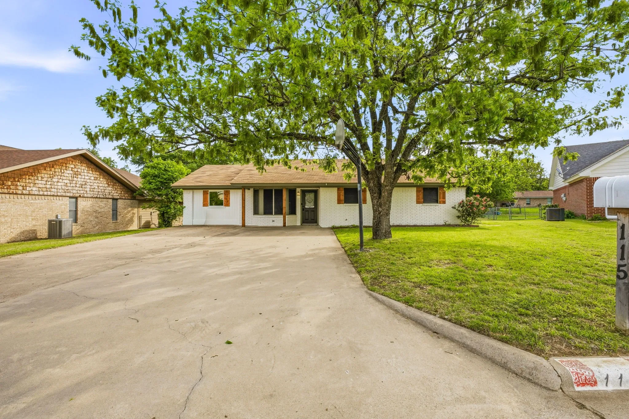 Single Family Residence For Sale in Erath County , 115 Doublehorn Street, Stephenville, Texas 76401, 3 Bedroom, 1 Bathroom, Garage spaces, 1,549 Sqft, built in 1981, mls#21244473, Real Estate Agent in Stephenville, Homes For Sale in Erath county, Homes For Sale in Stephenville, Realtor in Stephenville Texas, Real Estate Brokerage Independent Realty Texas, Luminita Cordes Realtor
