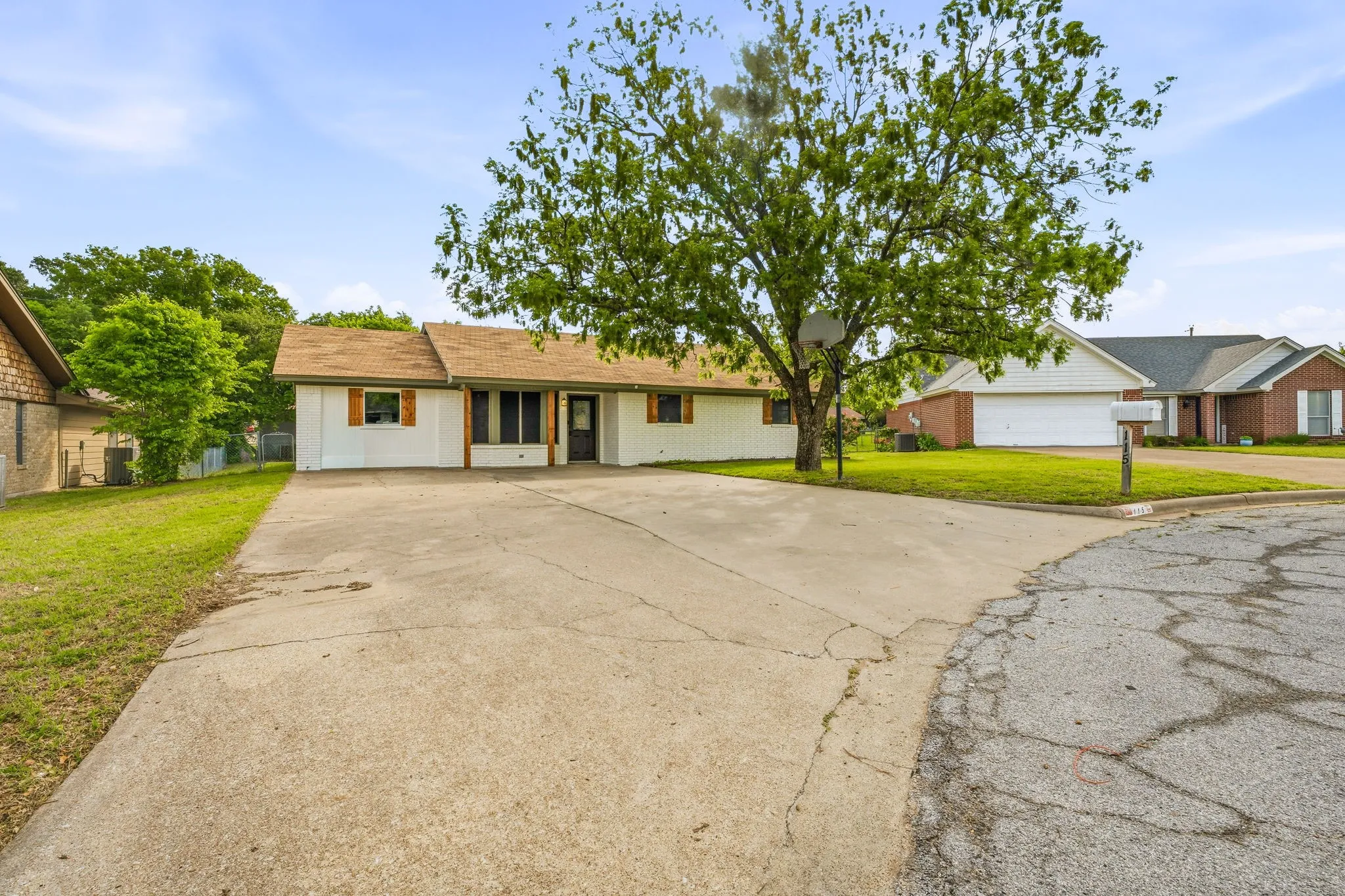 Single Family Residence For Sale in Erath County , 115 Doublehorn Street, Stephenville, Texas 76401, 3 Bedroom, 1 Bathroom, Garage spaces, 1,549 Sqft, built in 1981, mls#21244473, Real Estate Agent in Stephenville, Homes For Sale in Erath county, Homes For Sale in Stephenville, Realtor in Stephenville Texas, Real Estate Brokerage Independent Realty Texas, Luminita Cordes Realtor