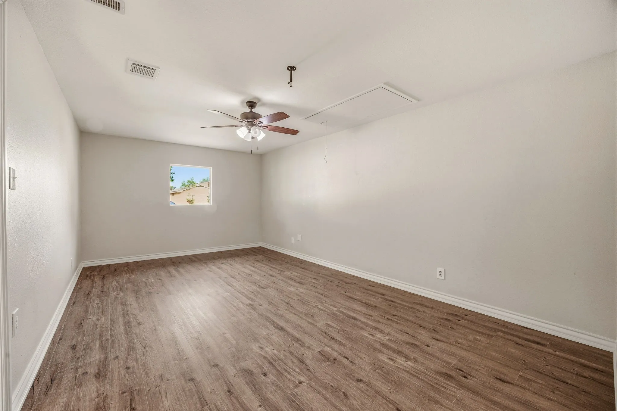 Single Family Residence For Sale in Erath County , 115 Doublehorn Street, Stephenville, Texas 76401, 3 Bedroom, 1 Bathroom, Garage spaces, 1,549 Sqft, built in 1981, mls#21244473, Real Estate Agent in Stephenville, Homes For Sale in Erath county, Homes For Sale in Stephenville, Realtor in Stephenville Texas, Real Estate Brokerage Independent Realty Texas, Luminita Cordes Realtor