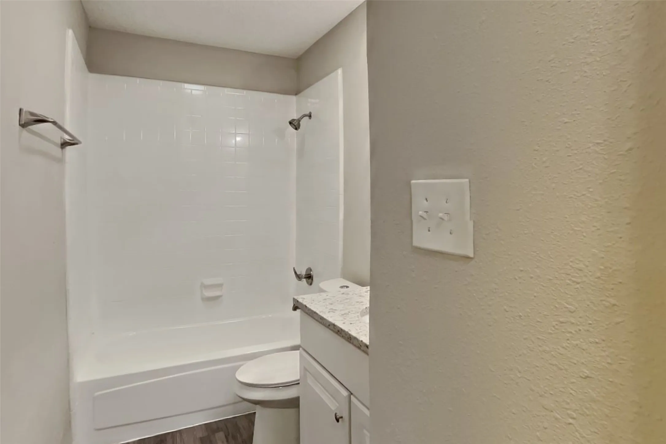 Single Family Residence For Rent in Dallas County , 2914 Dukeswood Drive, Garland, Texas 75040, 3 Bedrooms, 2 Bathrooms, 2 Garage spaces, 1,818 Sqft, built in 1986, Preowned, Price $2,195, mls#21244482, Real Estate Agent in Garland, Homes For Rent in Dallas county, Homes For Rent in Garland, Realtor in Garland Texas, Real Estate Brokerage Independent Realty Texas, Luminita Cordes Realtor