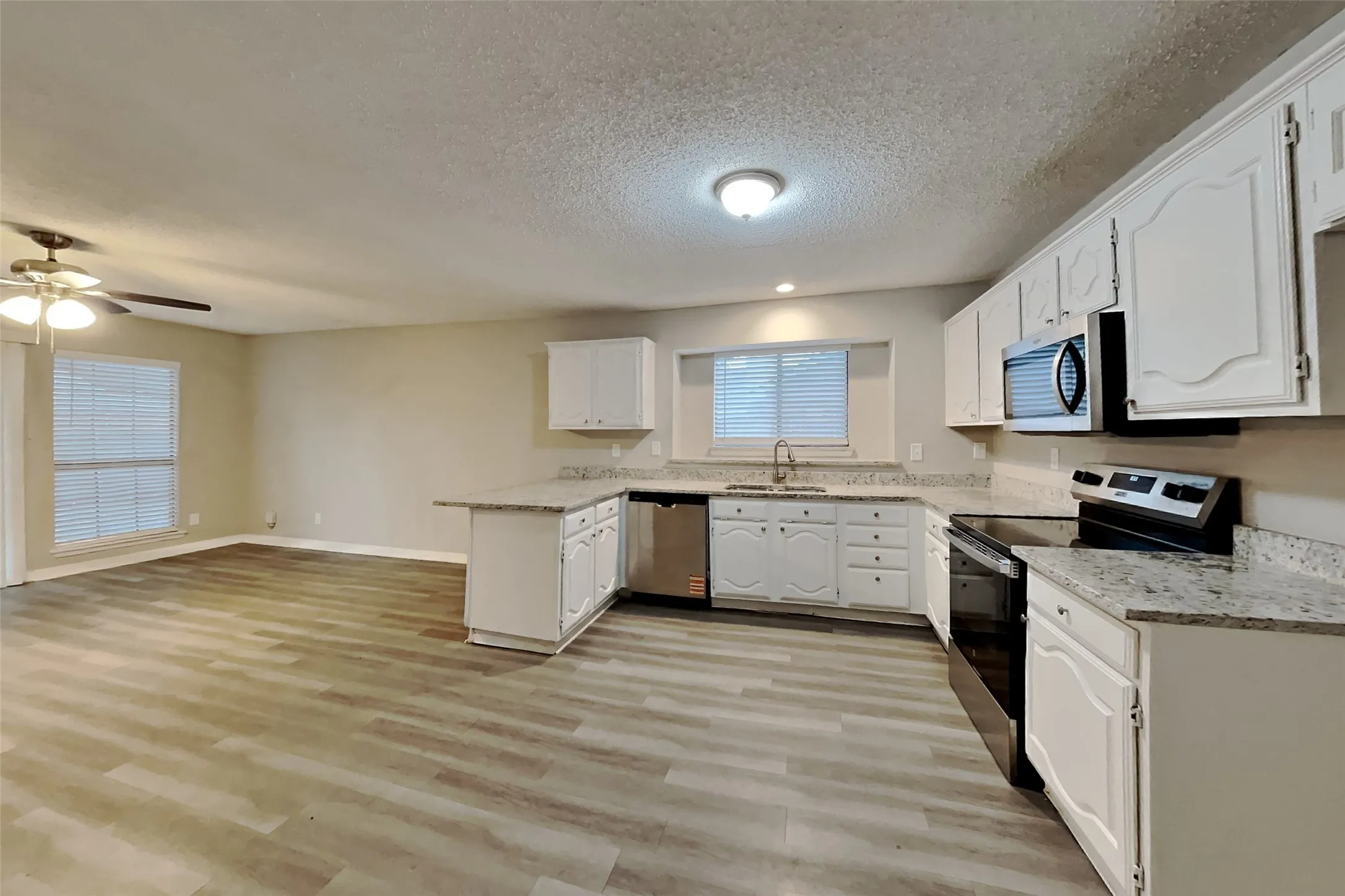 Single Family Residence For Rent in Dallas County , 2914 Dukeswood Drive, Garland, Texas 75040, 3 Bedrooms, 2 Bathrooms, 2 Garage spaces, 1,818 Sqft, built in 1986, Preowned, Price $2,195, mls#21244482, Real Estate Agent in Garland, Homes For Rent in Dallas county, Homes For Rent in Garland, Realtor in Garland Texas, Real Estate Brokerage Independent Realty Texas, Luminita Cordes Realtor