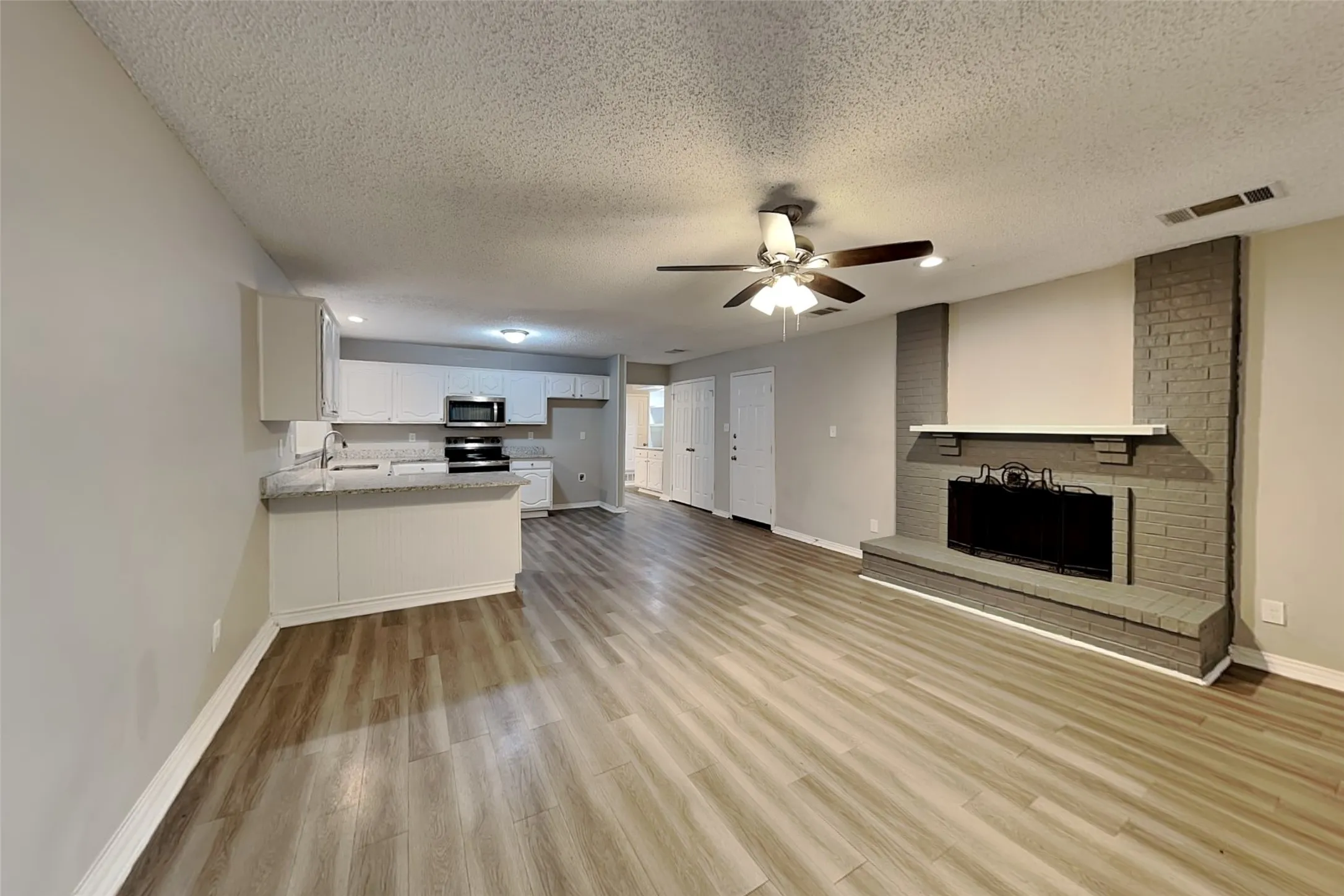 Single Family Residence For Rent in Dallas County , 2914 Dukeswood Drive, Garland, Texas 75040, 3 Bedrooms, 2 Bathrooms, 2 Garage spaces, 1,818 Sqft, built in 1986, Preowned, Price $2,195, mls#21244482, Real Estate Agent in Garland, Homes For Rent in Dallas county, Homes For Rent in Garland, Realtor in Garland Texas, Real Estate Brokerage Independent Realty Texas, Luminita Cordes Realtor