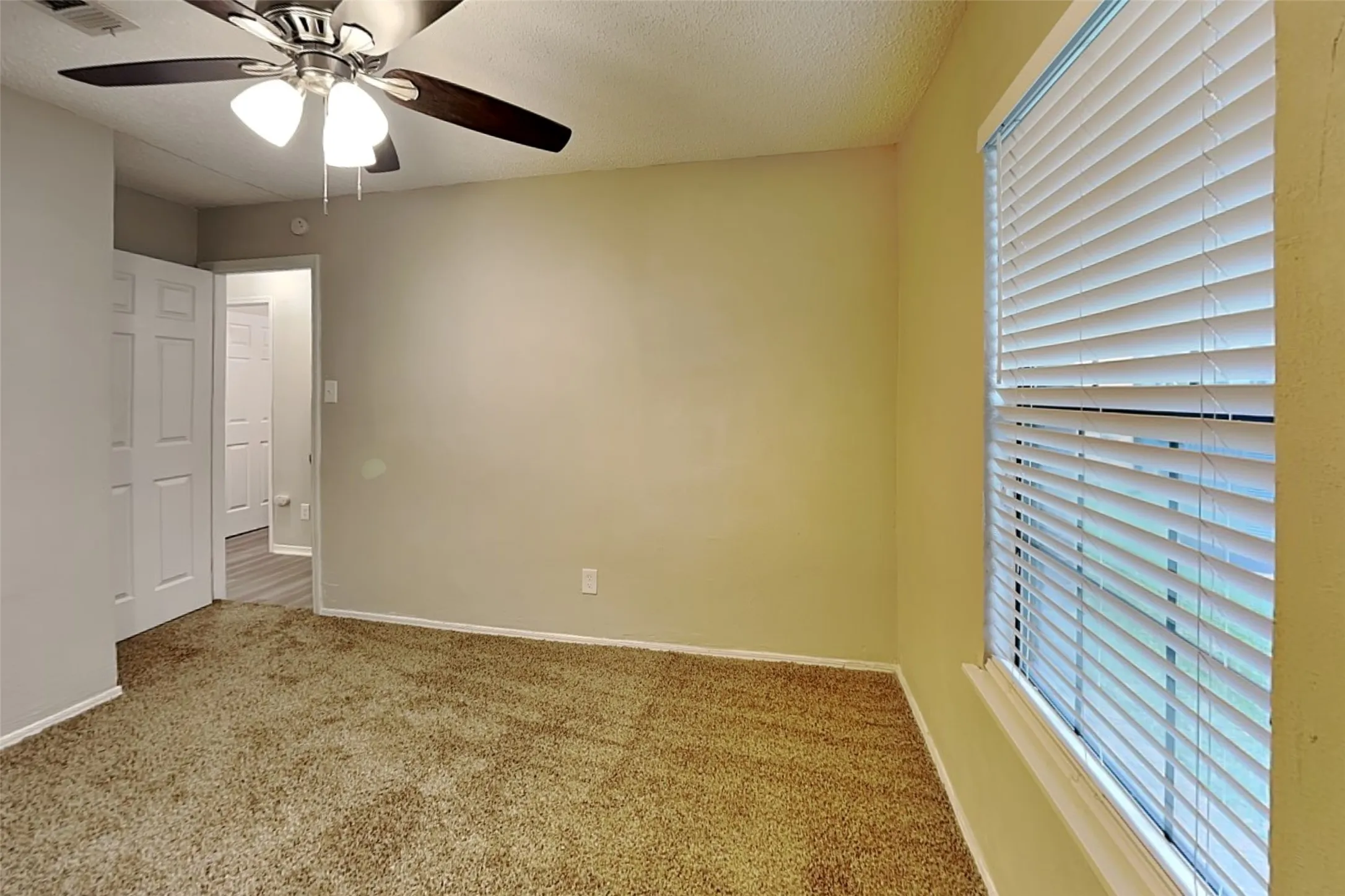 Single Family Residence For Rent in Dallas County , 2914 Dukeswood Drive, Garland, Texas 75040, 3 Bedrooms, 2 Bathrooms, 2 Garage spaces, 1,818 Sqft, built in 1986, Preowned, Price $2,195, mls#21244482, Real Estate Agent in Garland, Homes For Rent in Dallas county, Homes For Rent in Garland, Realtor in Garland Texas, Real Estate Brokerage Independent Realty Texas, Luminita Cordes Realtor