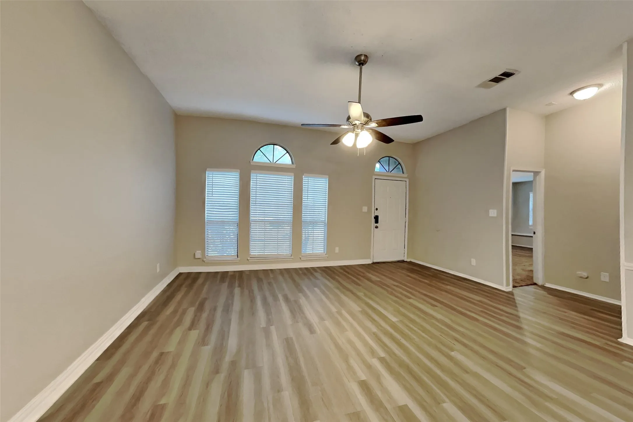 Single Family Residence For Rent in Dallas County , 2914 Dukeswood Drive, Garland, Texas 75040, 3 Bedrooms, 2 Bathrooms, 2 Garage spaces, 1,818 Sqft, built in 1986, Preowned, Price $2,195, mls#21244482, Real Estate Agent in Garland, Homes For Rent in Dallas county, Homes For Rent in Garland, Realtor in Garland Texas, Real Estate Brokerage Independent Realty Texas, Luminita Cordes Realtor