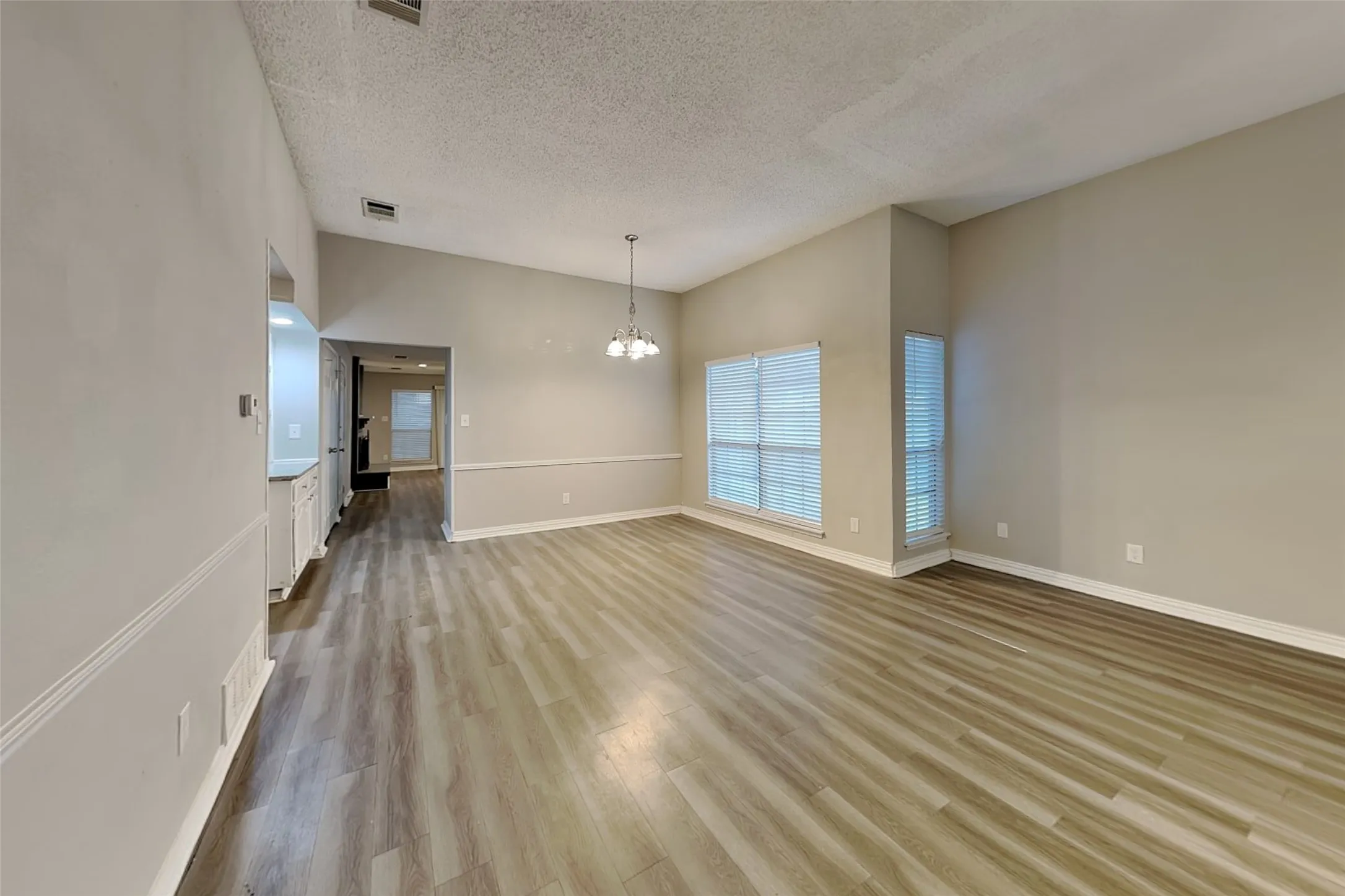 Single Family Residence For Rent in Dallas County , 2914 Dukeswood Drive, Garland, Texas 75040, 3 Bedrooms, 2 Bathrooms, 2 Garage spaces, 1,818 Sqft, built in 1986, Preowned, Price $2,195, mls#21244482, Real Estate Agent in Garland, Homes For Rent in Dallas county, Homes For Rent in Garland, Realtor in Garland Texas, Real Estate Brokerage Independent Realty Texas, Luminita Cordes Realtor