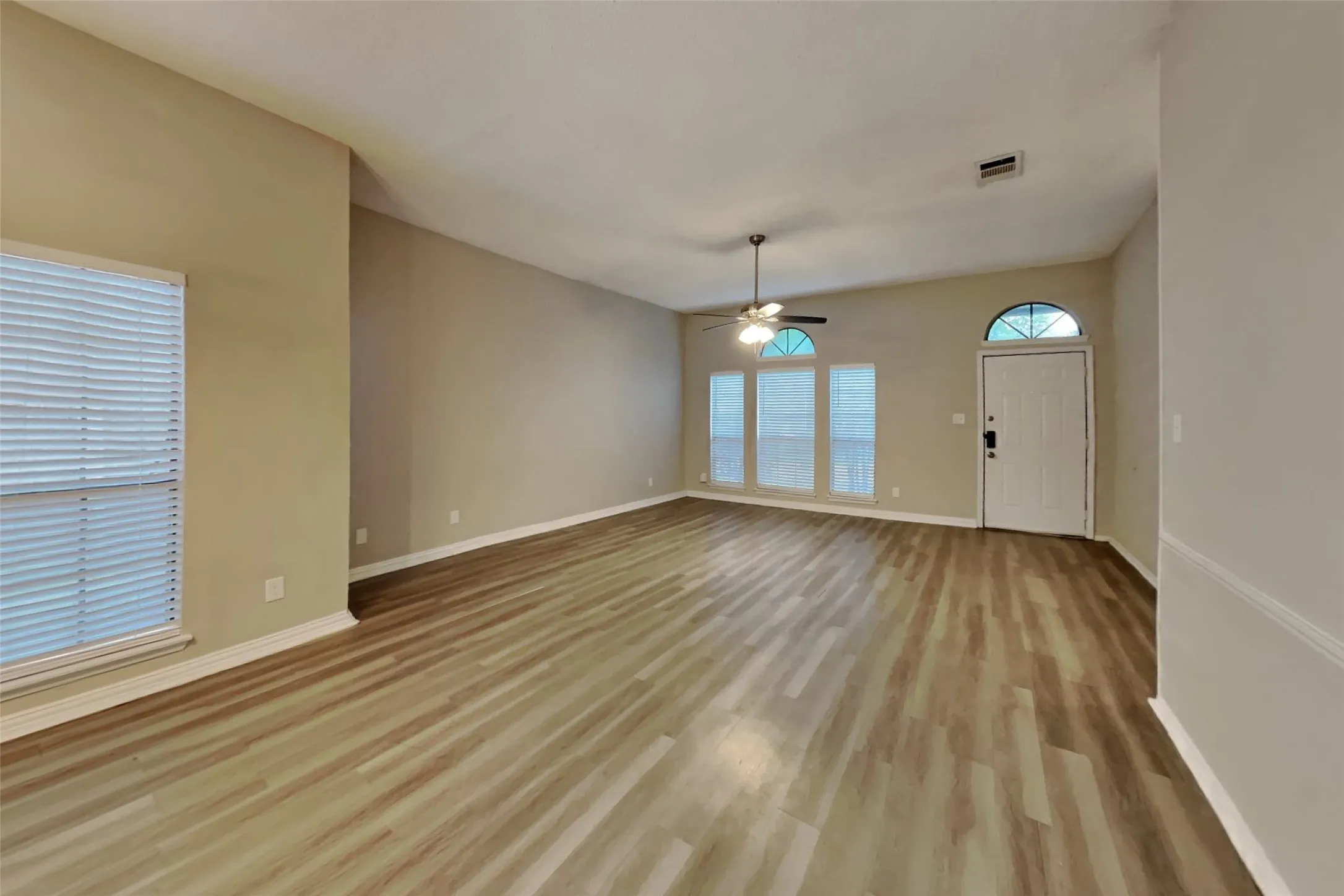 Single Family Residence For Rent in Dallas County , 2914 Dukeswood Drive, Garland, Texas 75040, 3 Bedrooms, 2 Bathrooms, 2 Garage spaces, 1,818 Sqft, built in 1986, Preowned, Price $2,195, mls#21244482, Real Estate Agent in Garland, Homes For Rent in Dallas county, Homes For Rent in Garland, Realtor in Garland Texas, Real Estate Brokerage Independent Realty Texas, Luminita Cordes Realtor