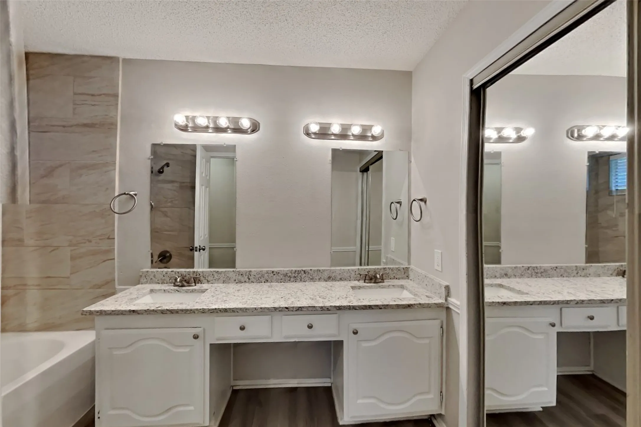 Single Family Residence For Rent in Dallas County , 2914 Dukeswood Drive, Garland, Texas 75040, 3 Bedrooms, 2 Bathrooms, 2 Garage spaces, 1,818 Sqft, built in 1986, Preowned, Price $2,195, mls#21244482, Real Estate Agent in Garland, Homes For Rent in Dallas county, Homes For Rent in Garland, Realtor in Garland Texas, Real Estate Brokerage Independent Realty Texas, Luminita Cordes Realtor