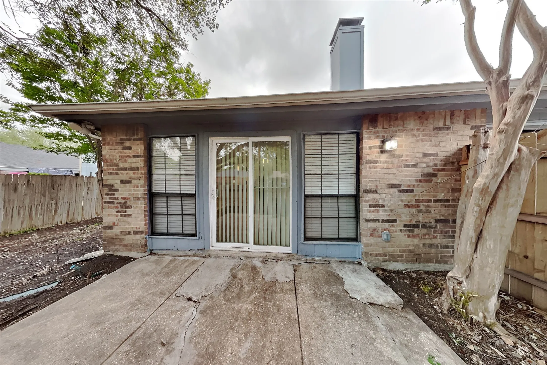 Single Family Residence For Rent in Dallas County , 2914 Dukeswood Drive, Garland, Texas 75040, 3 Bedrooms, 2 Bathrooms, 2 Garage spaces, 1,818 Sqft, built in 1986, Preowned, Price $2,195, mls#21244482, Real Estate Agent in Garland, Homes For Rent in Dallas county, Homes For Rent in Garland, Realtor in Garland Texas, Real Estate Brokerage Independent Realty Texas, Luminita Cordes Realtor