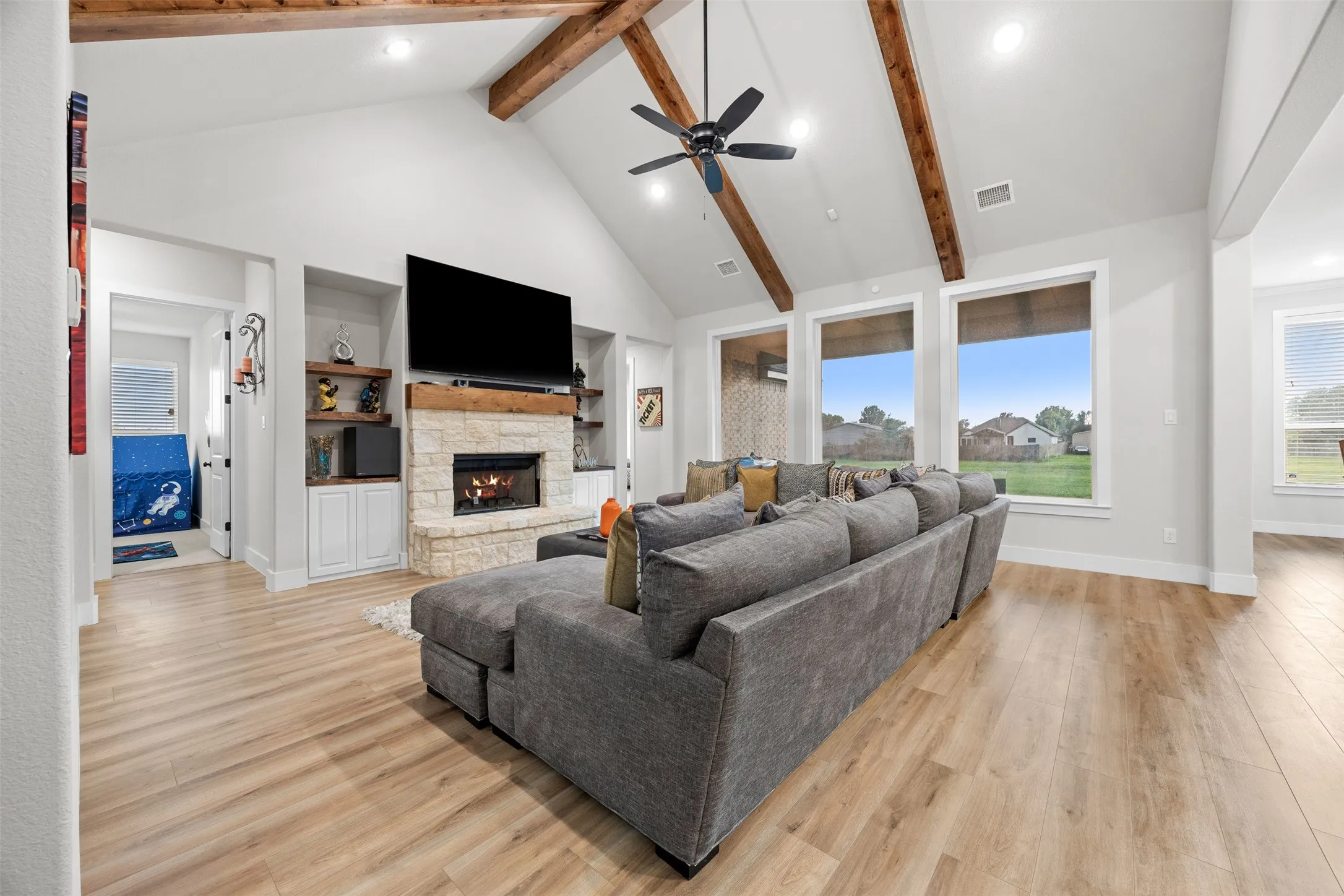 Single Family Residence For Sale in Ellis County , 321 Rolling Meadows Drive, Waxahachie, Texas 75165, 4 Bedroom, 3 Bathroom, 3 Garage spaces, 3,040 Sqft, built in 2021, Preowned, mls#21242941, Real Estate Agent in Waxahachie, Homes For Sale in Ellis county, Homes For Sale in Waxahachie, Realtor in Waxahachie Texas, Real Estate Brokerage Independent Realty Texas, Luminita Cordes Realtor