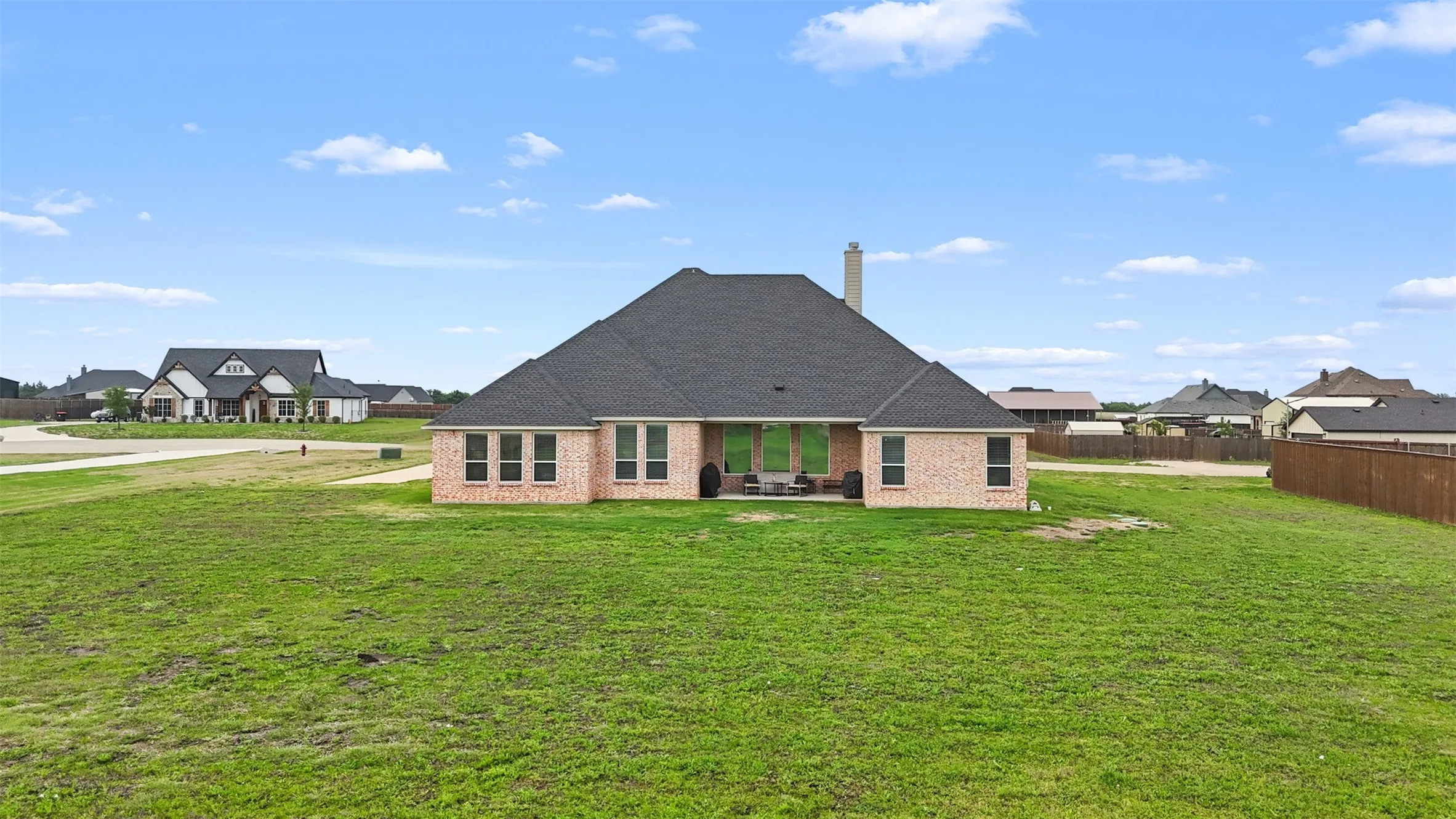 Single Family Residence For Sale in Ellis County , 321 Rolling Meadows Drive, Waxahachie, Texas 75165, 4 Bedroom, 3 Bathroom, 3 Garage spaces, 3,040 Sqft, built in 2021, Preowned, mls#21242941, Real Estate Agent in Waxahachie, Homes For Sale in Ellis county, Homes For Sale in Waxahachie, Realtor in Waxahachie Texas, Real Estate Brokerage Independent Realty Texas, Luminita Cordes Realtor